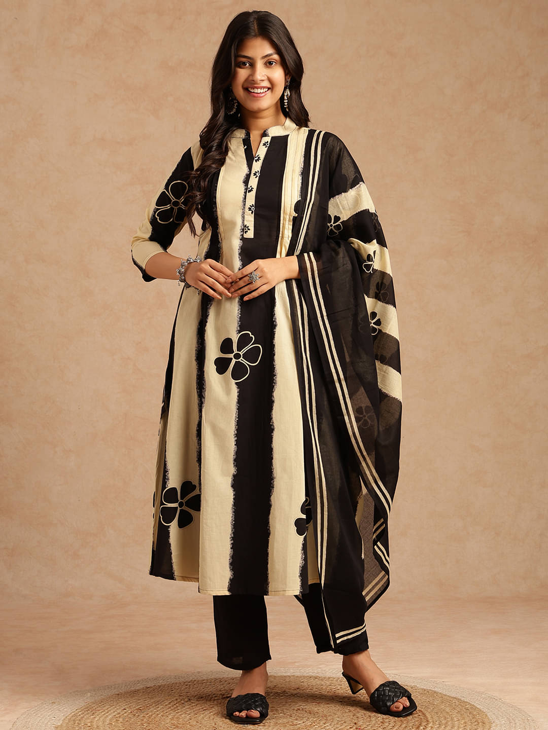     			Vbuyz Women Cotton Embellished A-Line Kurti With Pants ( Black )