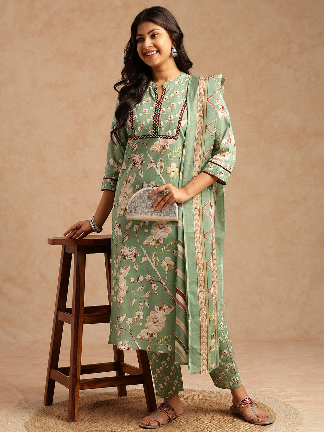     			Vbuyz Women Cotton Printed Straight Kurti With Pants ( Green )