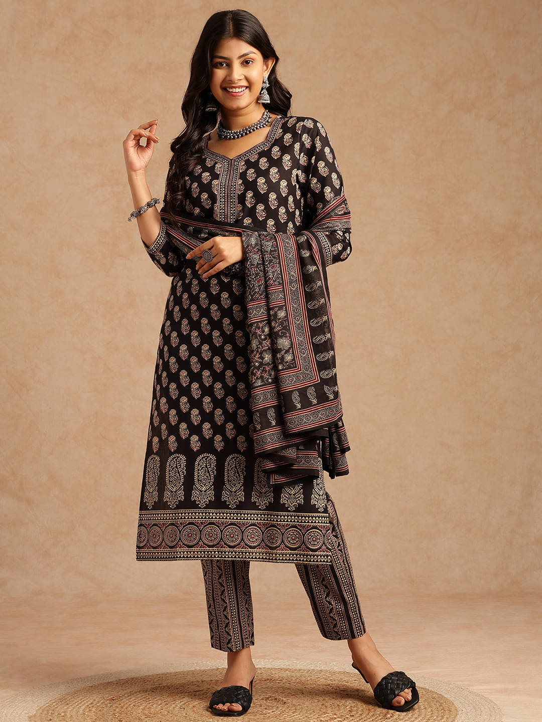     			Vbuyz Women Cotton Printed Straight Kurti With Pants ( Black )