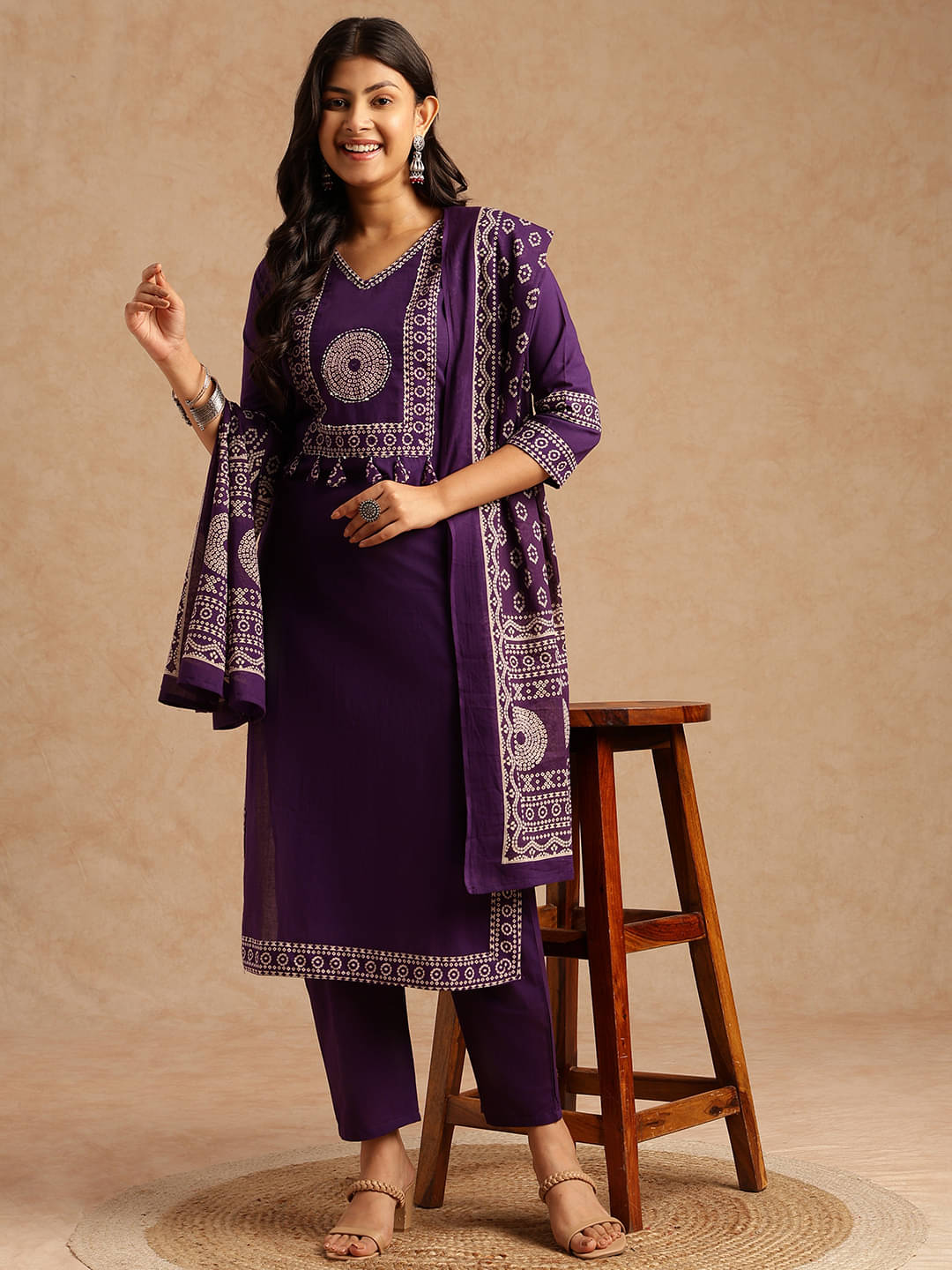Vbuyz Women Cotton Printed Straight Kurti With Pants ( Wine )     			Vbuyz Women Cotton Printed Straight Kurti With Pants ( Wine )