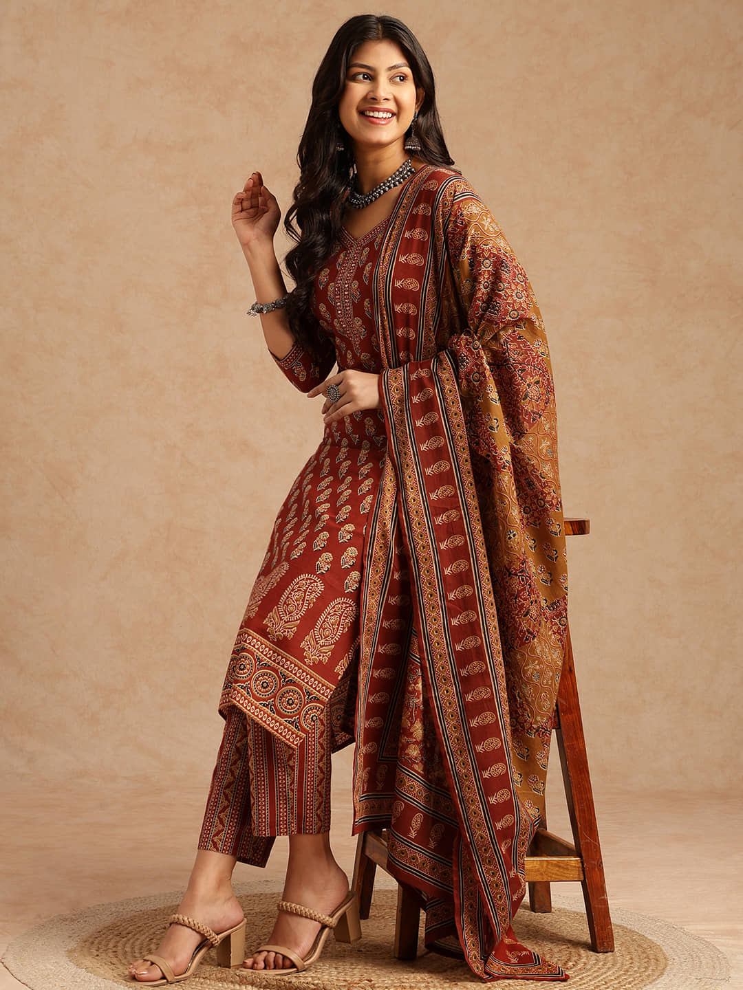 Vbuyz Women Cotton Printed Straight Kurti With Pants ( Maroon )
