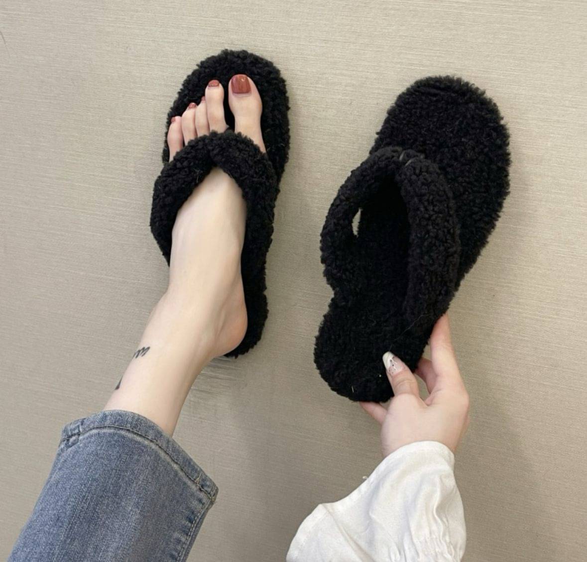     			FUSEOWL Black Women's Thong Flip Flop