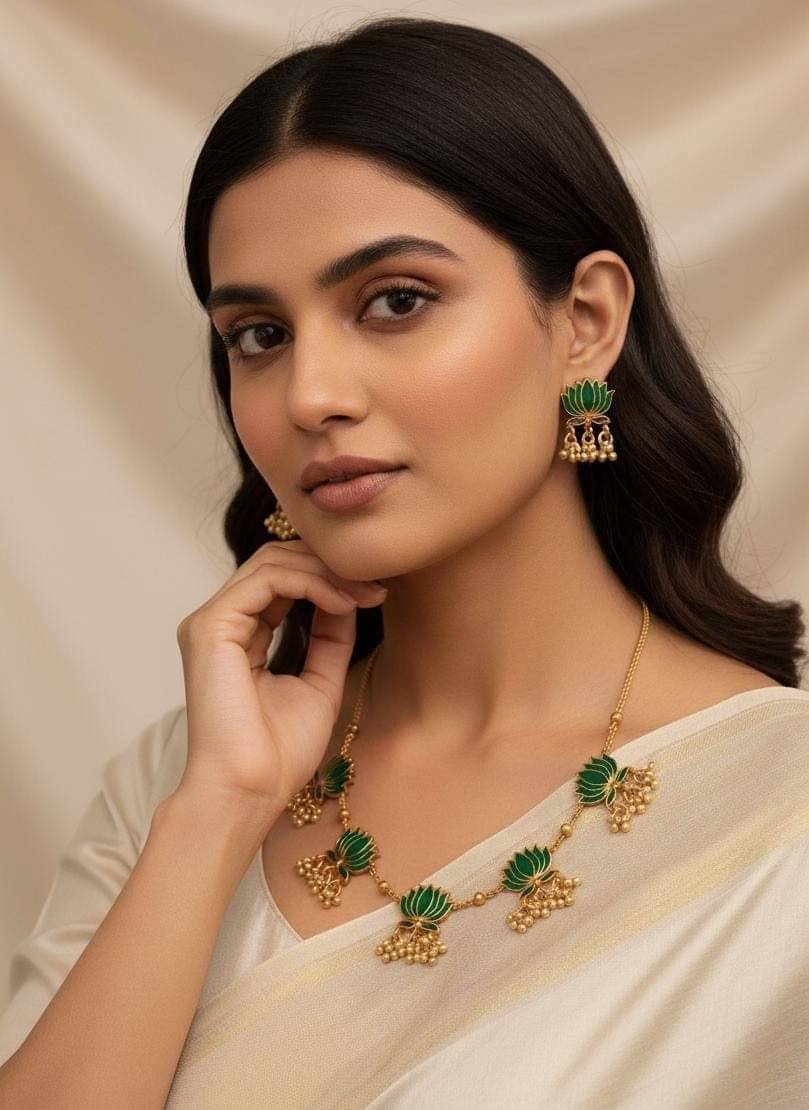     			GlowNest Green Brass Necklace Set ( Pack of 1 )