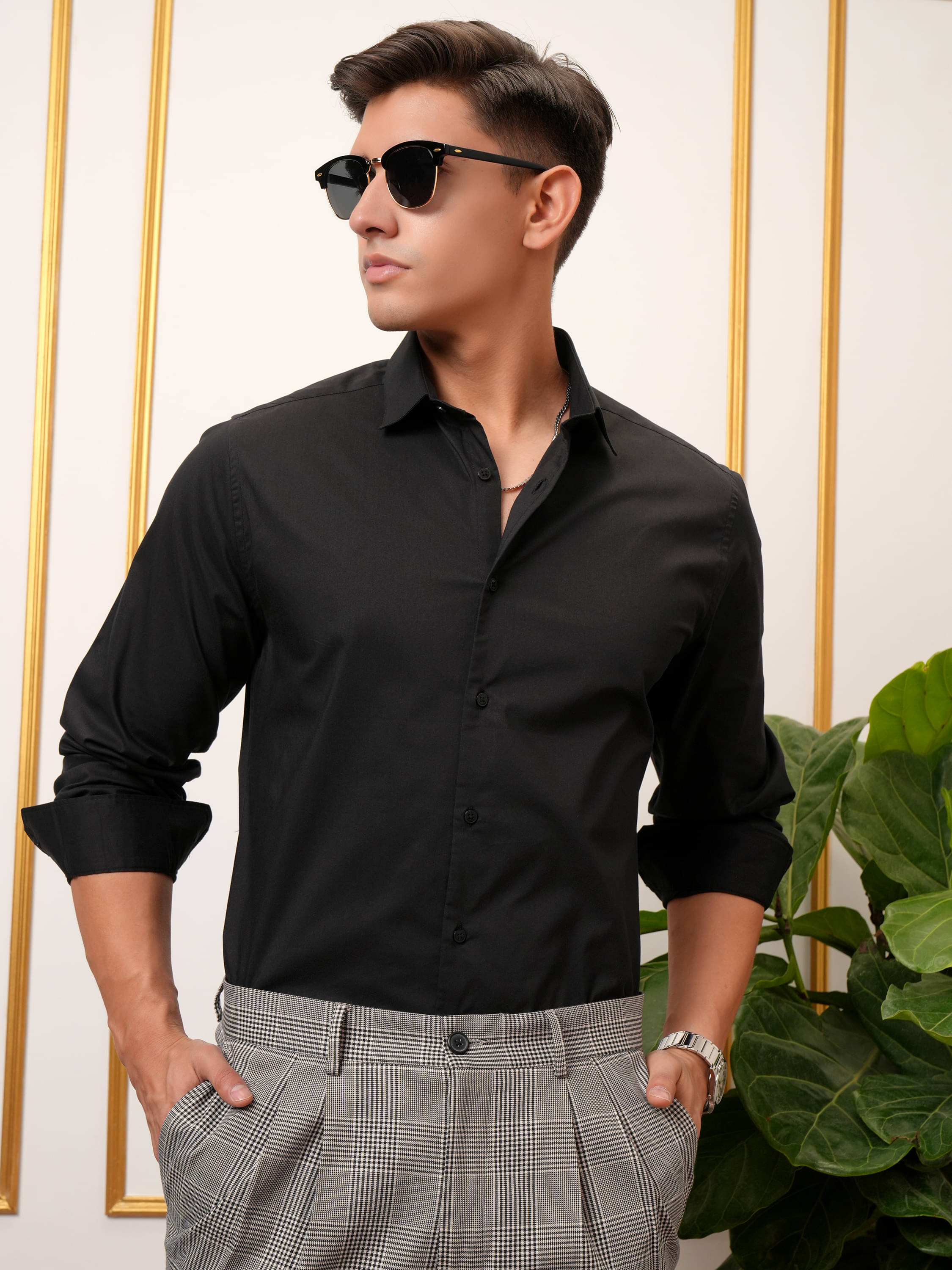     			Locomotive Cotton Blend Slim Fit Solids Full Sleeves Men's Casual Shirt - Black ( Pack of 1 )