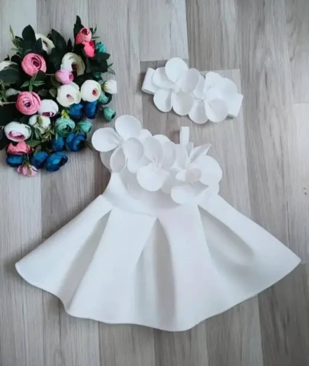 Owais Cotton Blend Frock For Baby Girls ( Pack of 1 , White )     			Owais Cotton Blend Frock For Baby Girls ( Pack of 1 , White )