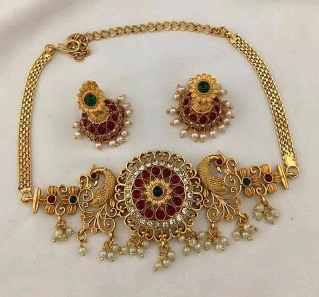     			Shree Laxmi Creation Golden Alloy Necklace Set ( Pack of 1 )