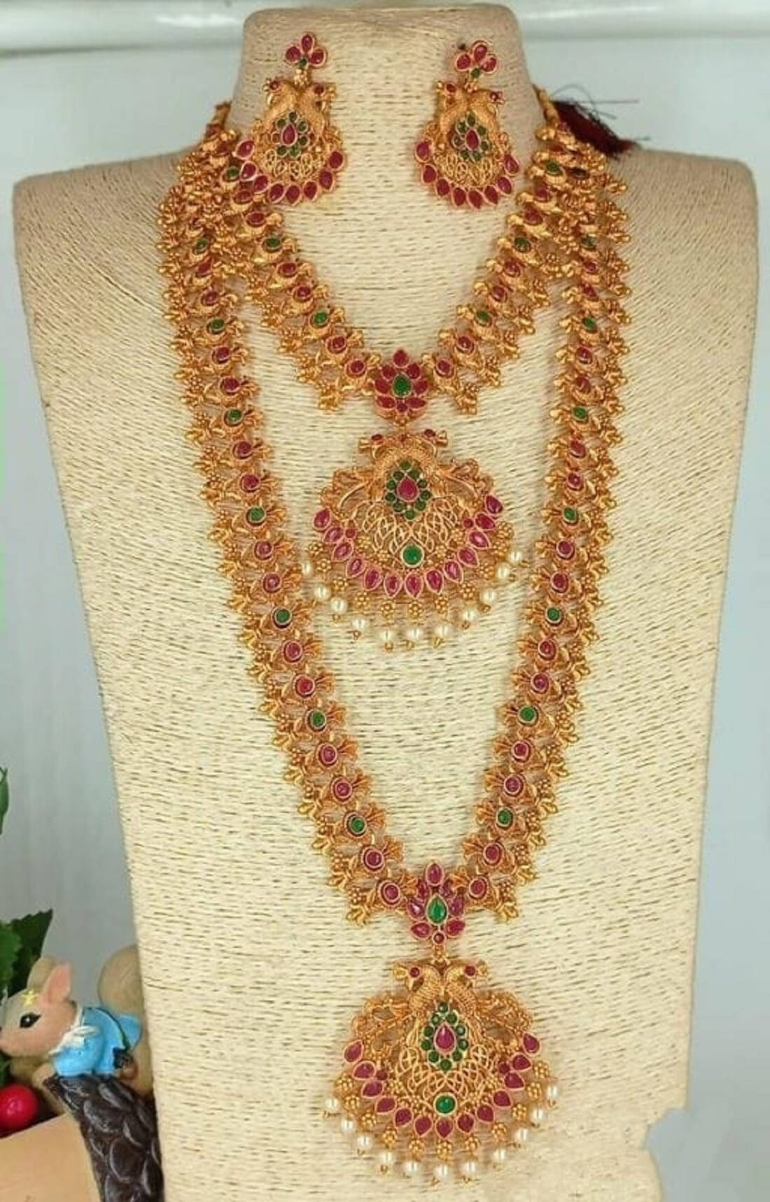    			Shree Laxmi Creation Golden Alloy Necklace Set ( Pack of 1 )