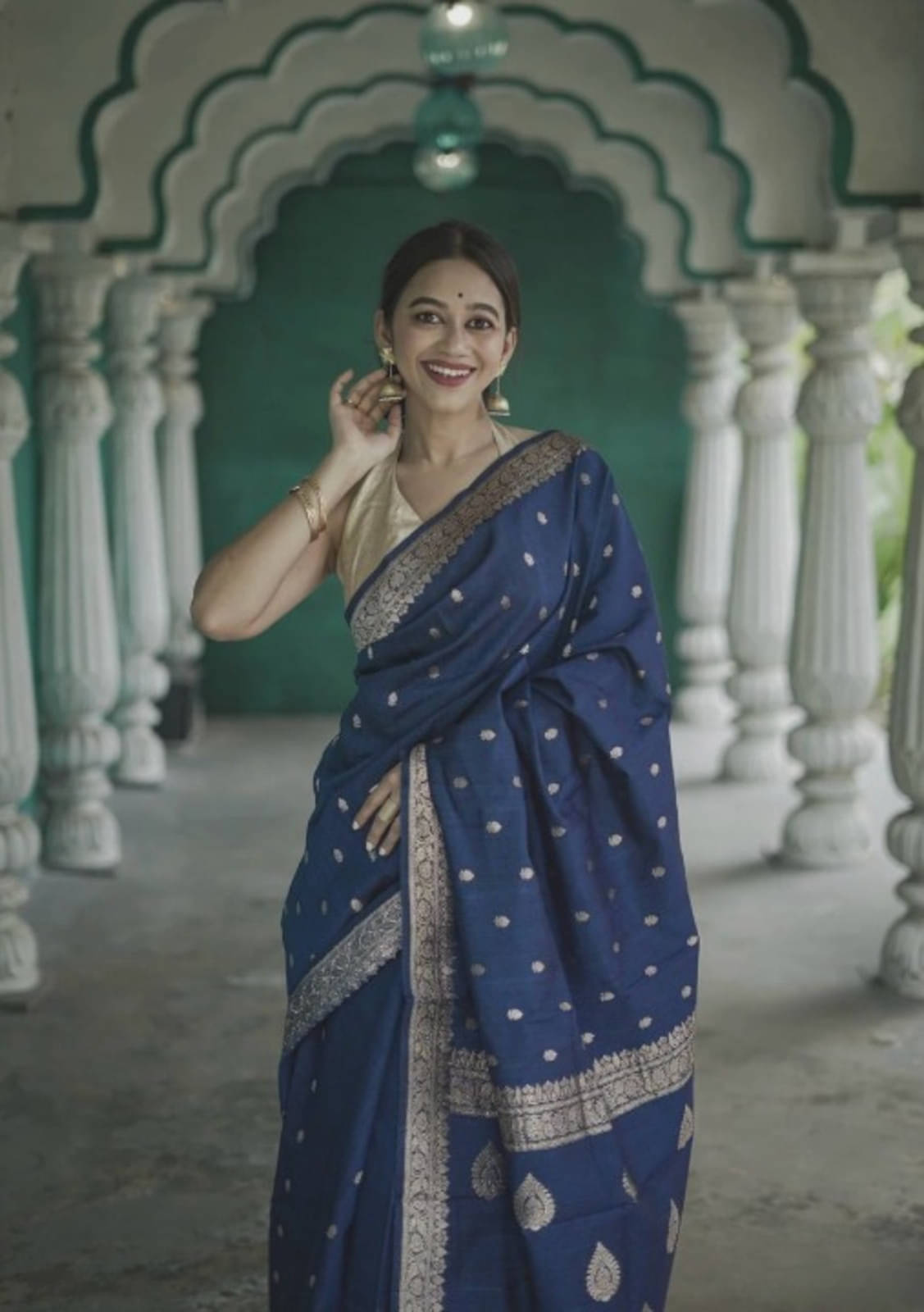     			Flosive Art Silk Striped Banarasi saree With Unstitched Blouse Piece ( Blue )