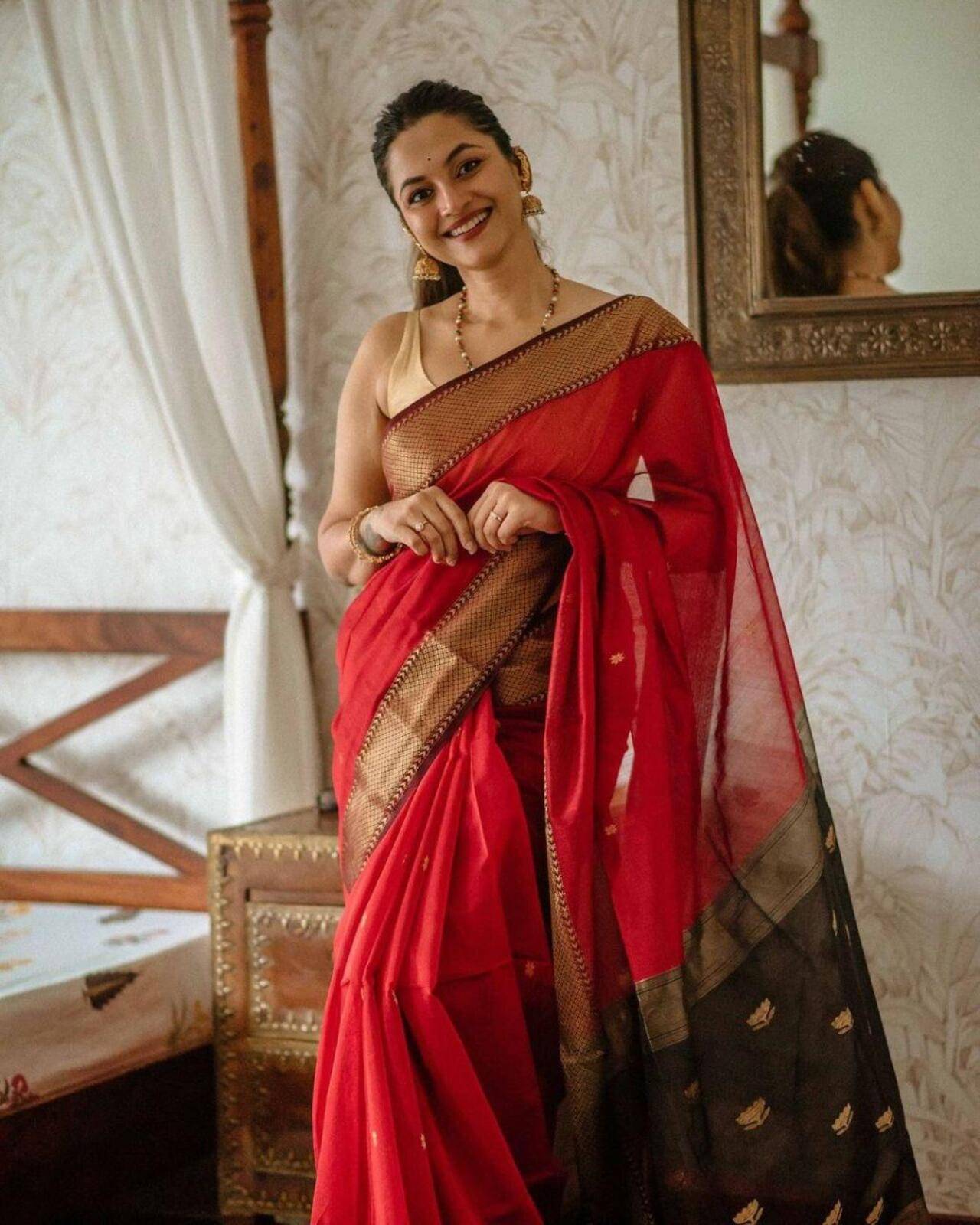     			Flosive Art Silk Striped Banarasi saree With Unstitched Blouse Piece ( Red )