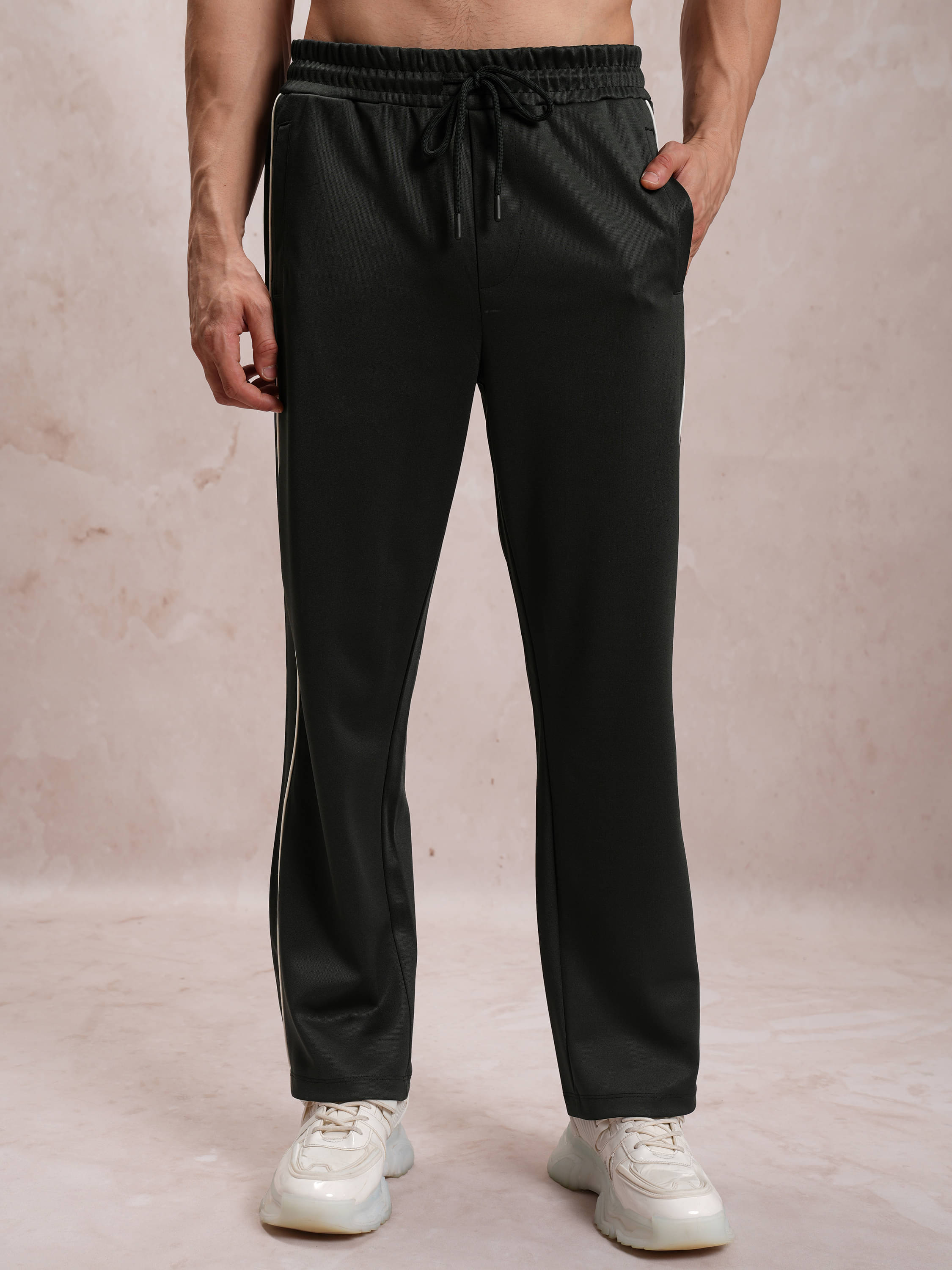 Highlander Black Polyester Blend Men's Trackpants ( Pack of 1 )     			Highlander Black Polyester Blend Men's Trackpants ( Pack of 1 )
