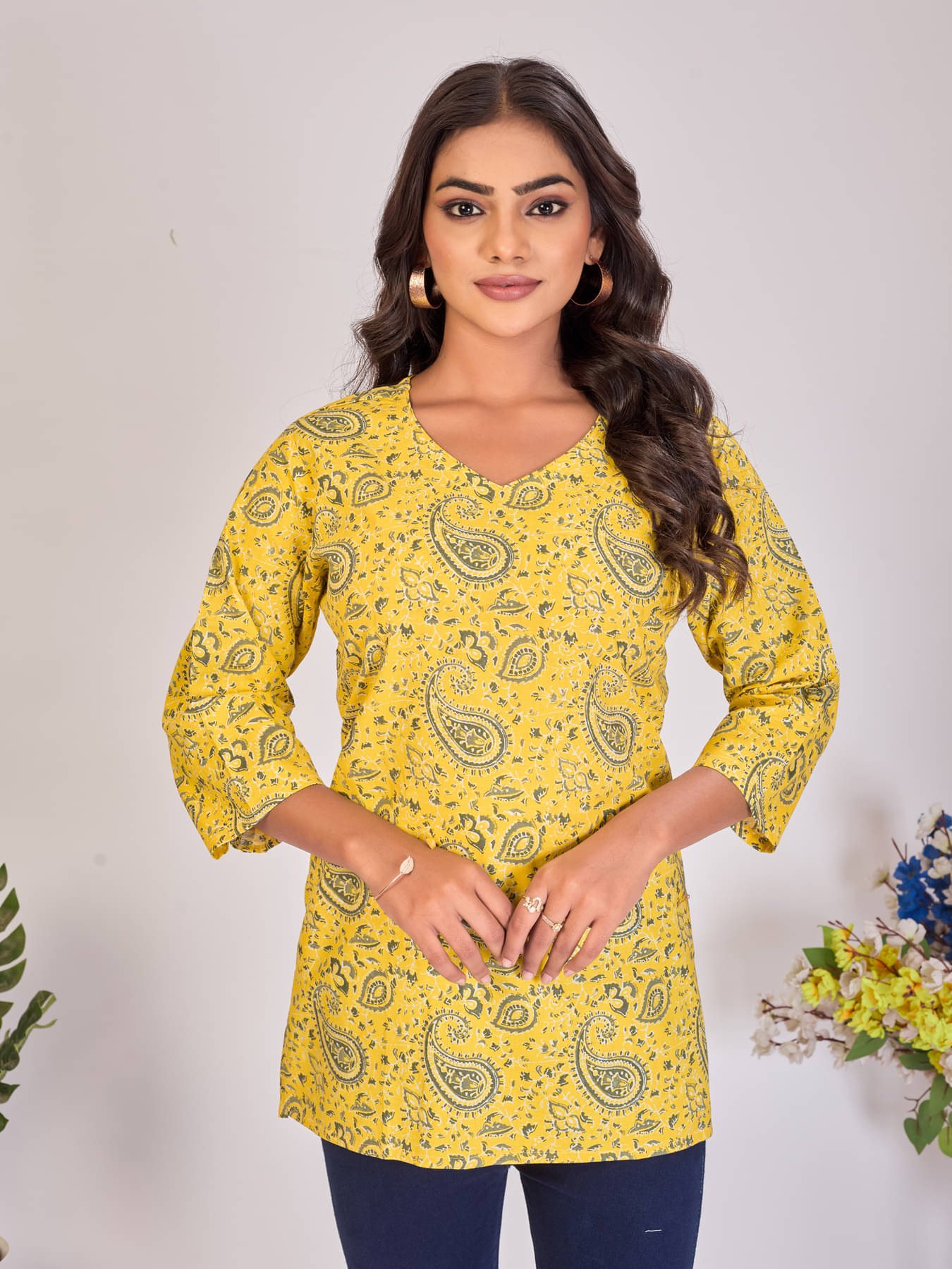 Larqi Women Cotton Printed Straight Kurti ( Yellow ) Larqi Women Cotton Printed Straight Kurti ( Yellow )