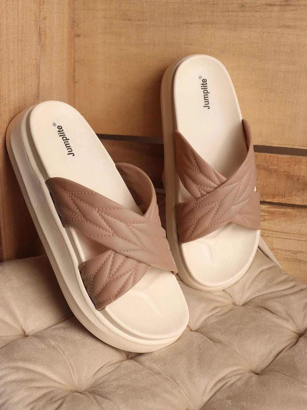     			JUMPLITE Cream Women's Slipper