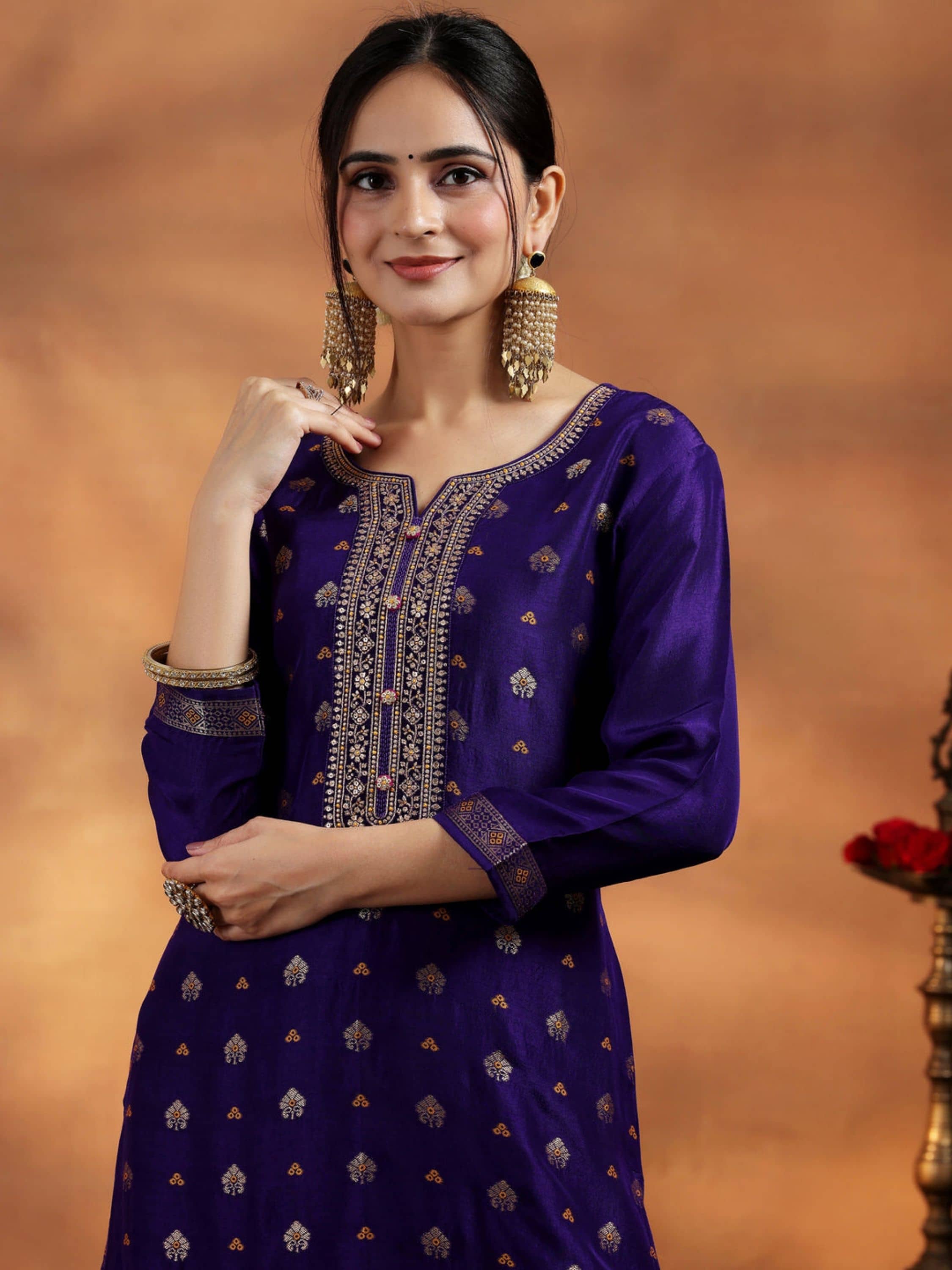 Eeloo Women Banarasi Embroidered Straight Kurti With Pants ( Purple )