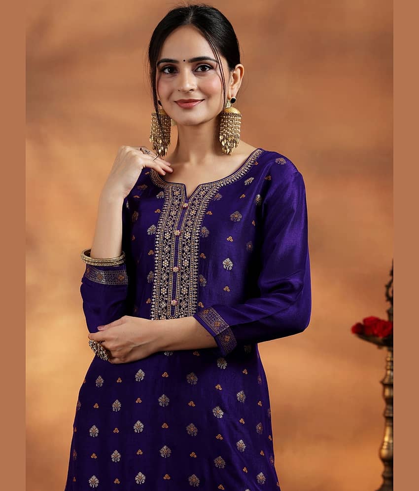 Eeloo Women Banarasi Embroidered Straight Kurti With Pants ( Purple )