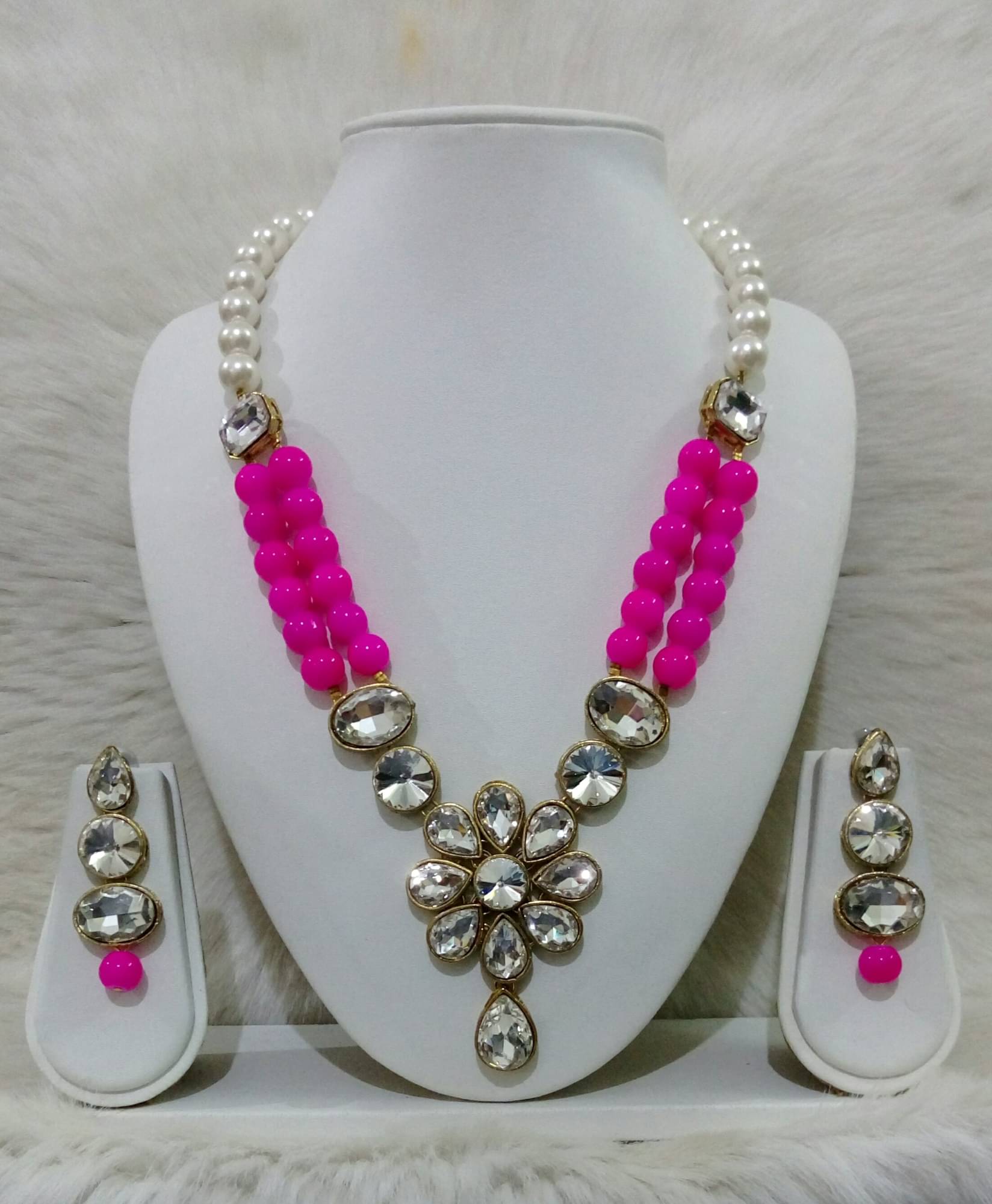     			JN HANDICRAFT Magenta Alloy Necklace Set ( Pack of 1 )