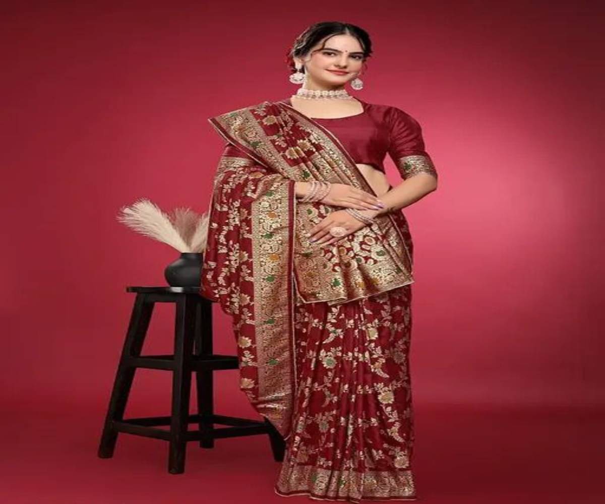 Meetcreation Jacquard Solid Banarasi saree With Unstitched Blouse Piece ( Maroon ) Meetcreation Jacquard Solid Banarasi saree With Unstitched Blouse Piece ( Maroon )