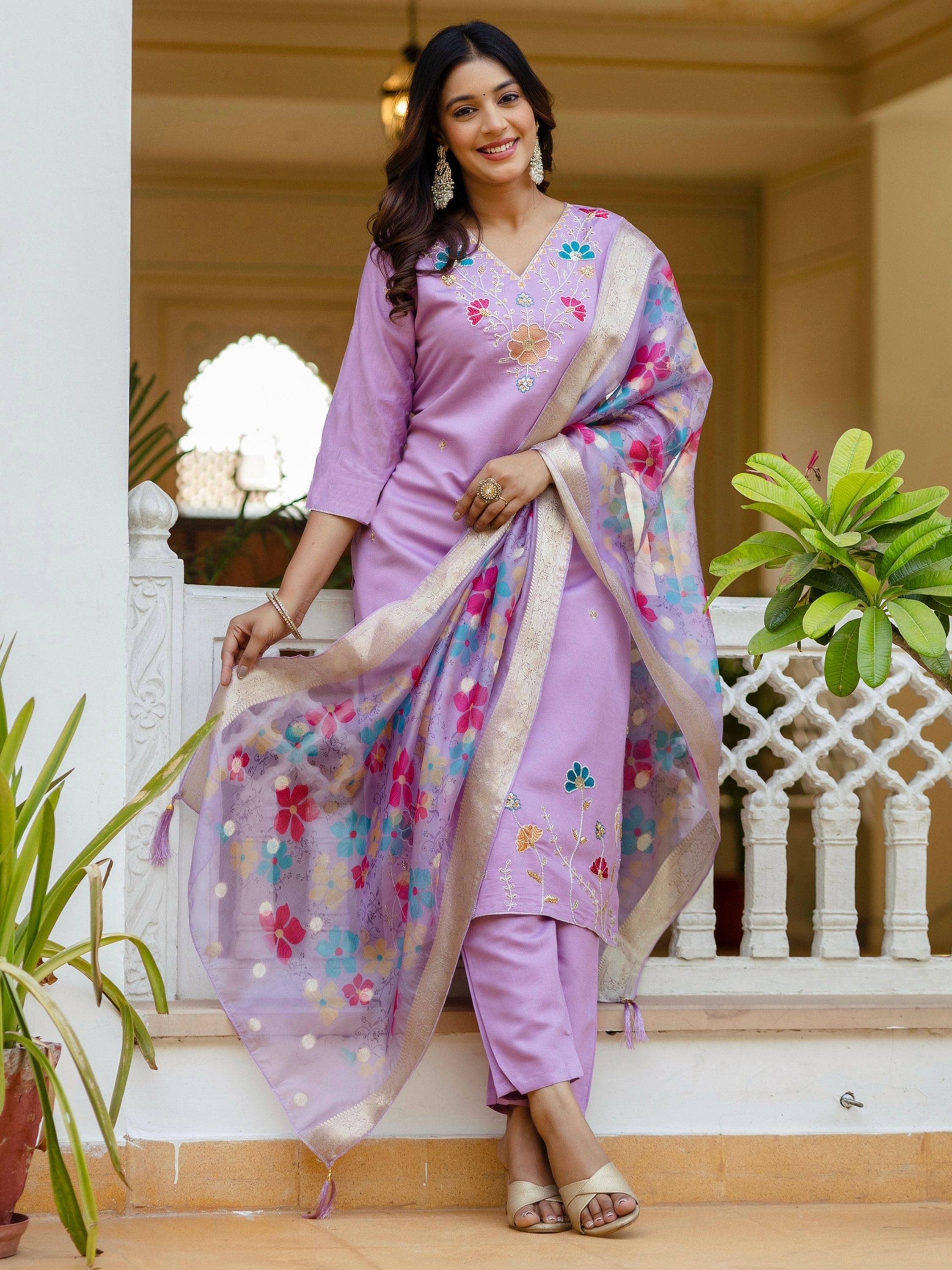     			Niza Fashion Women Viscose Embroidered Straight Kurti With Pants ( Lavender )