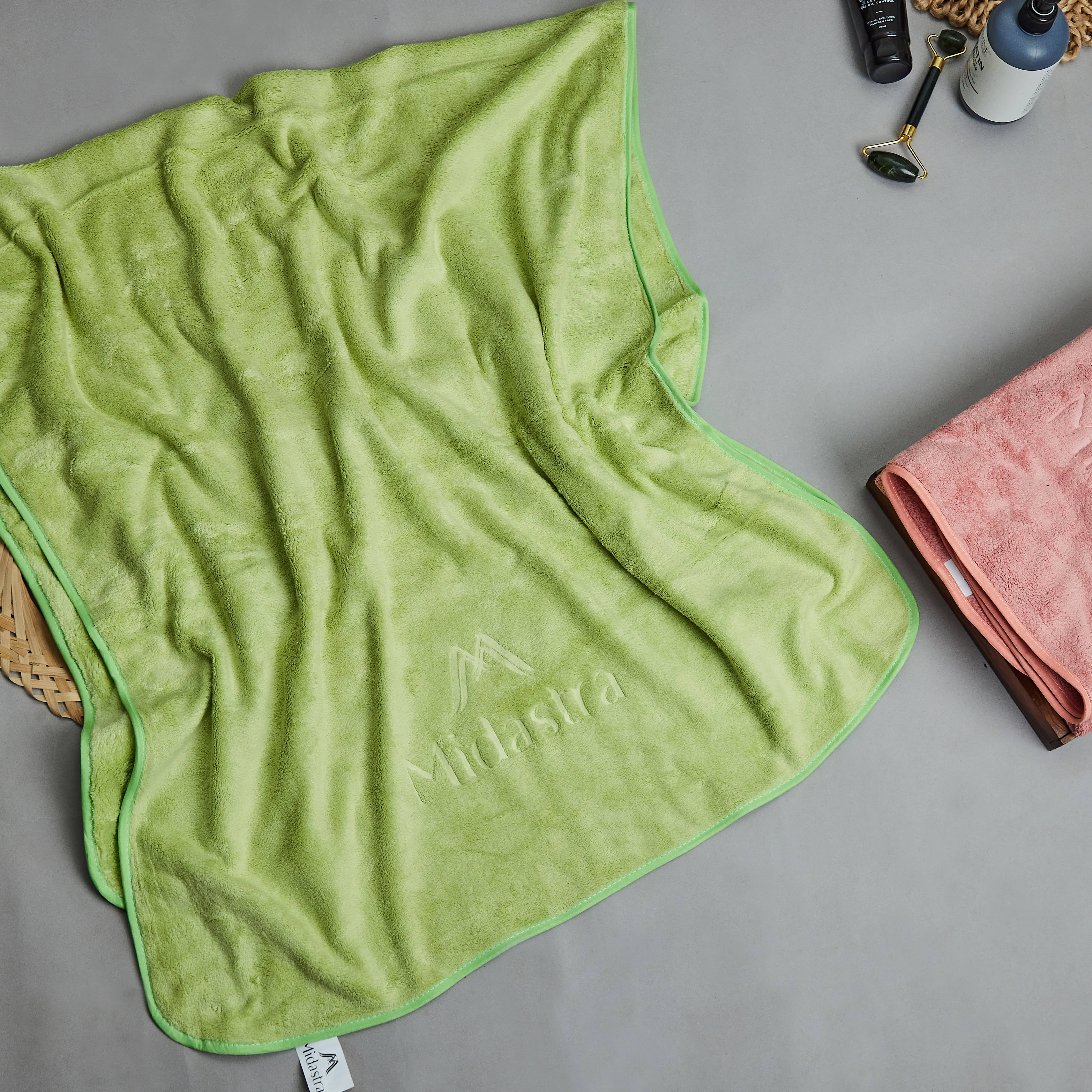     			Vyakom Pack of 1 Microfibre 400 -GSM Bath Towel ( Green )