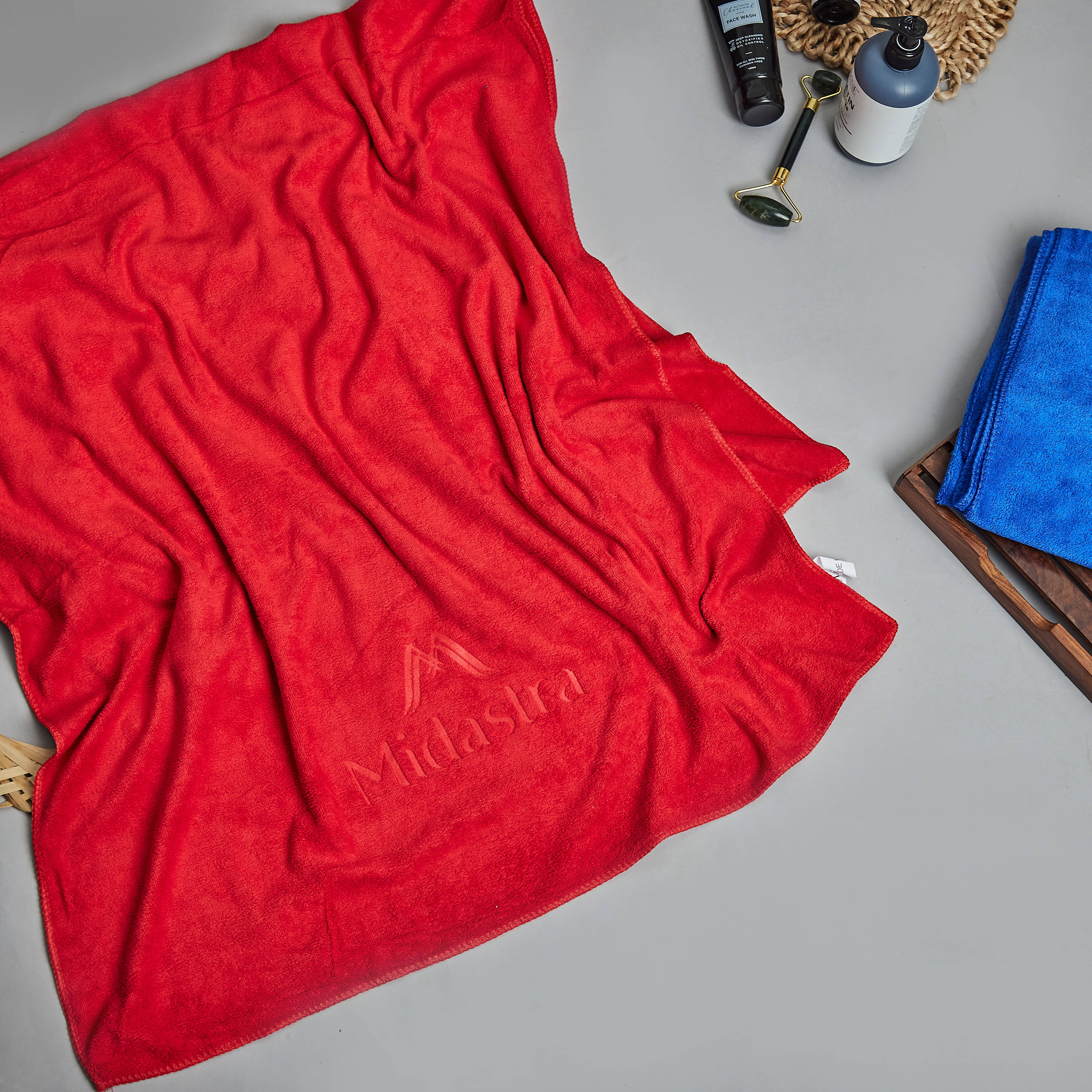     			Vyakom Pack of 1 Microfibre 400 -GSM Bath Towel ( Red )