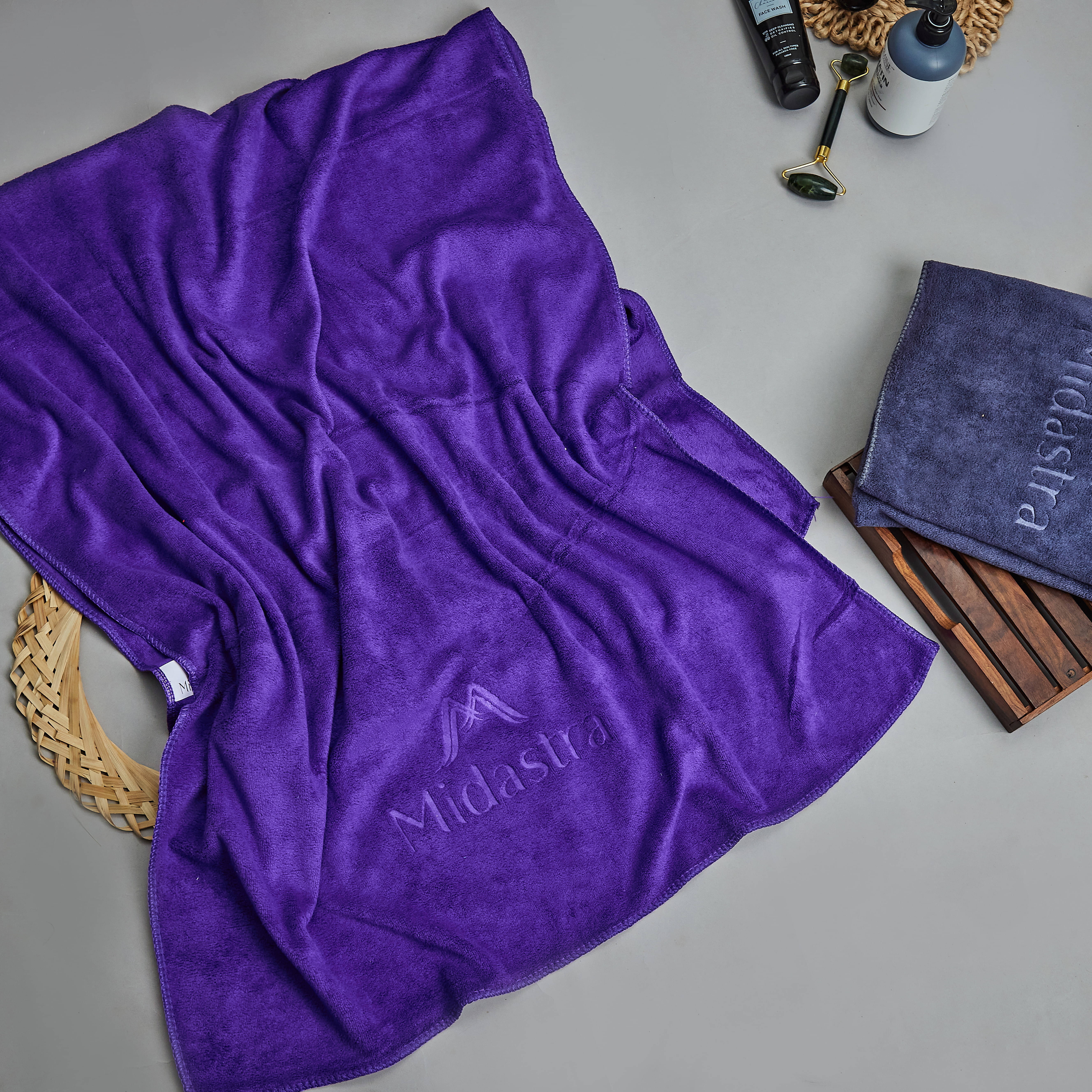     			Vyakom Pack of 1 Microfibre 400 -GSM Bath Towel ( Purple )