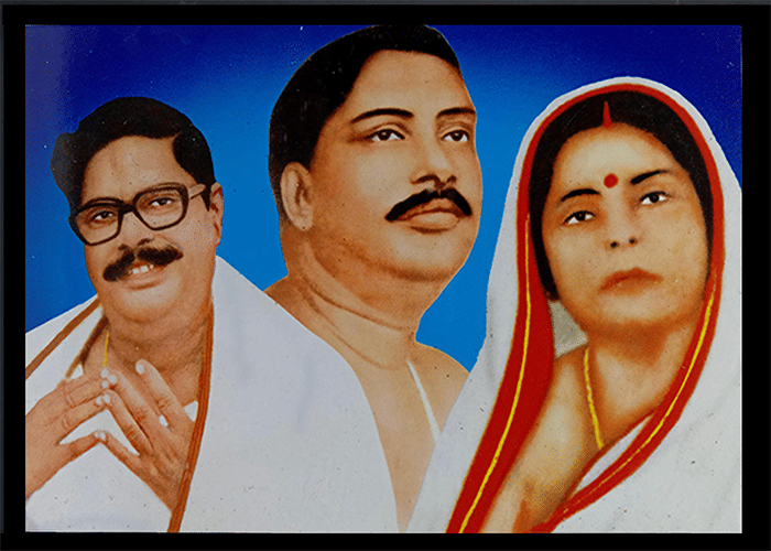     			ANUKUL CHANDRA THAKUR PARIVAR Laminated Photo 7 (Width) x 5 (Length) inch on Wooden Base With Back Support Mount