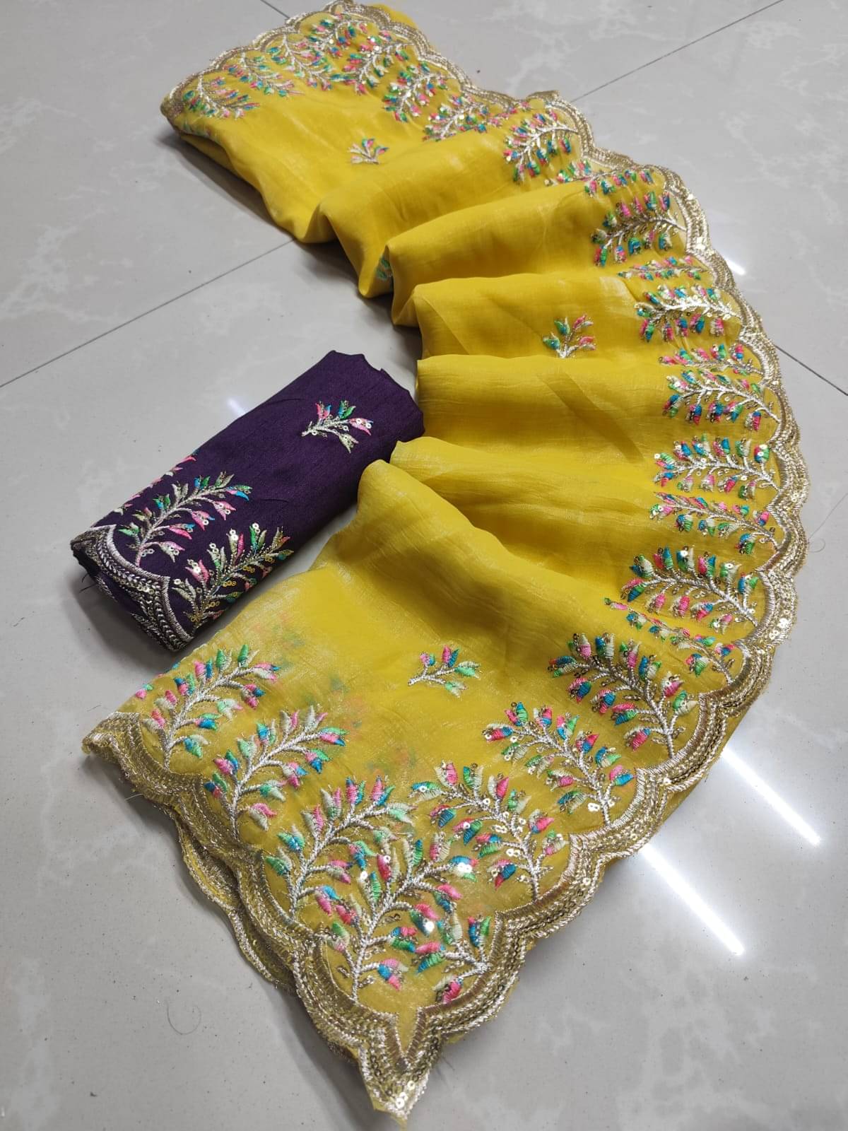     			Avenue Creation Chiffon Embroidered Regular Saree With Unstitched Blouse Piece ( Yellow )