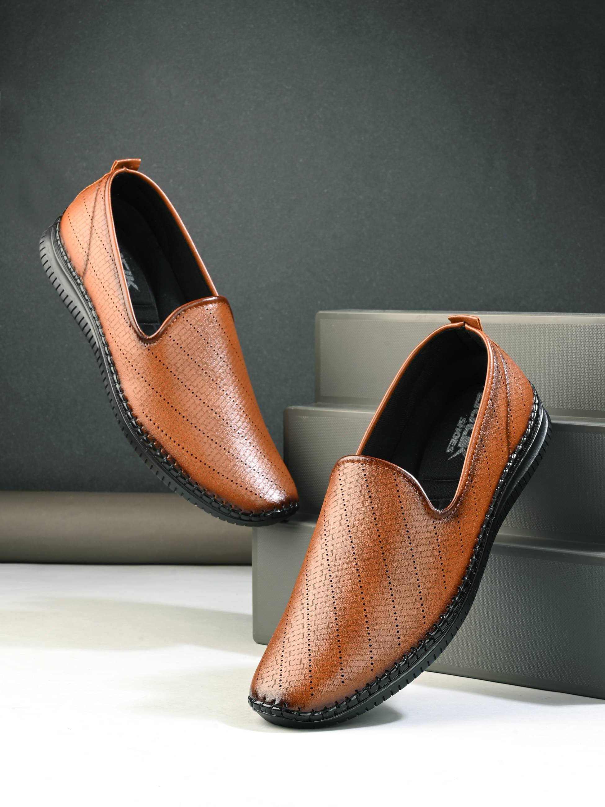     			Bucik - Tan Men's Sandals