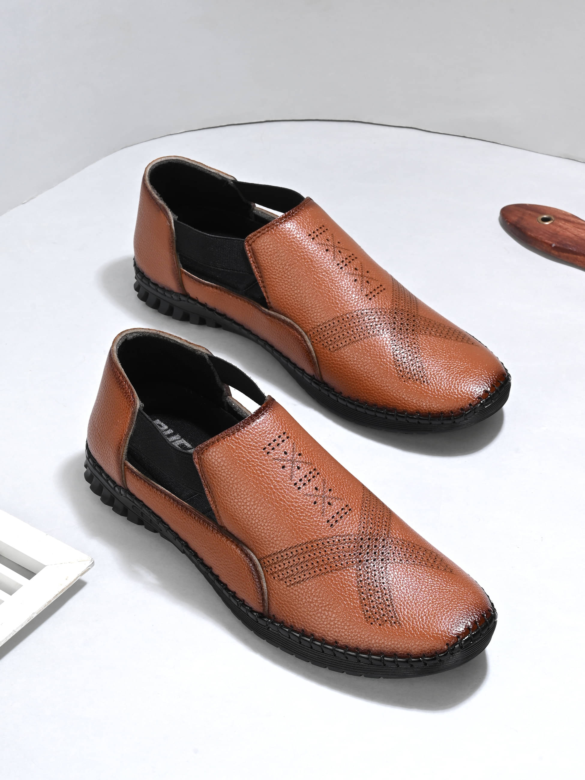     			Bucik - Tan Men's Sandals