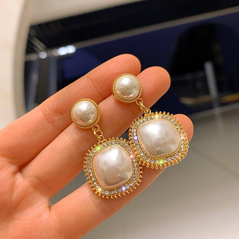     			Buetie Golden Drop Earrings ( Pack of 1 )