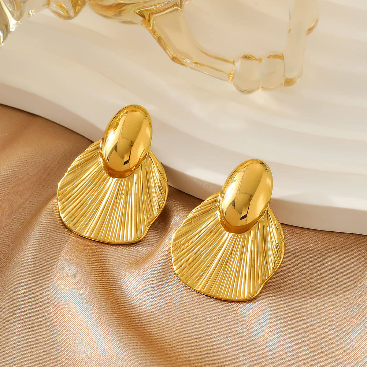     			Buetie Golden Drop Earrings ( Pack of 1 )