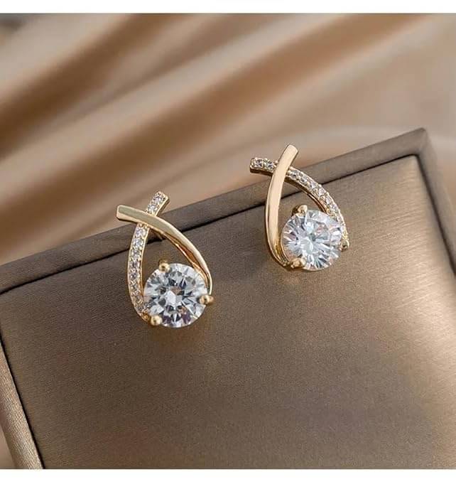     			Buetie Golden Stud Earrings ( Pack of 1 )