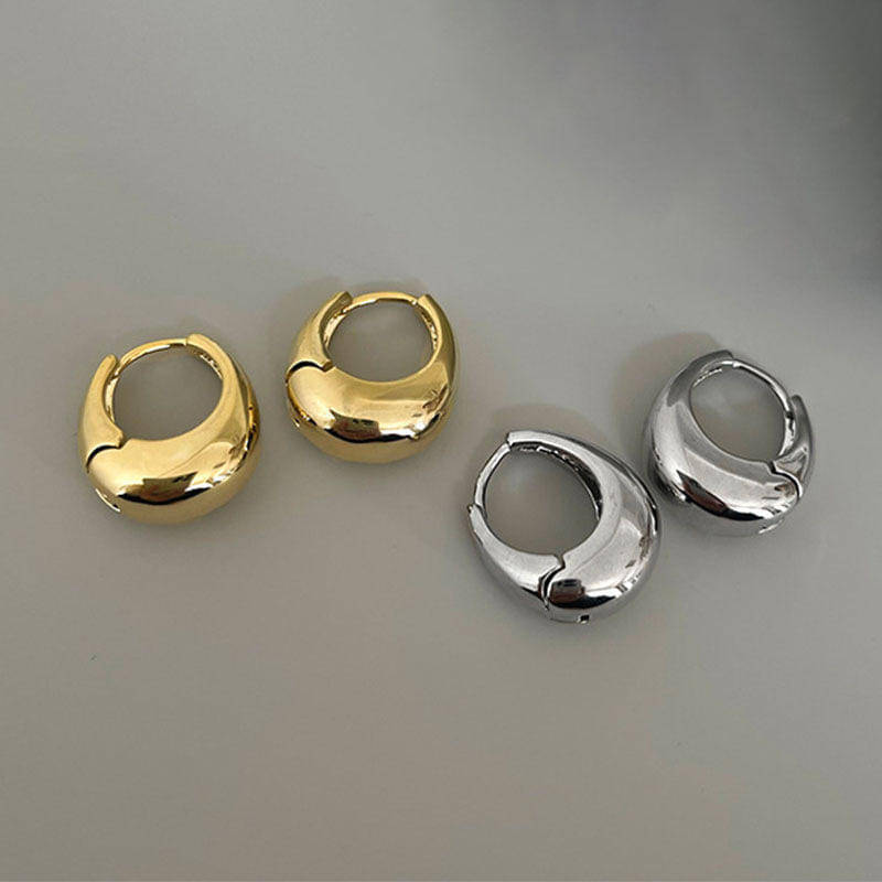     			Buetie Multi Color Stud Earrings ( Pack of 1 )