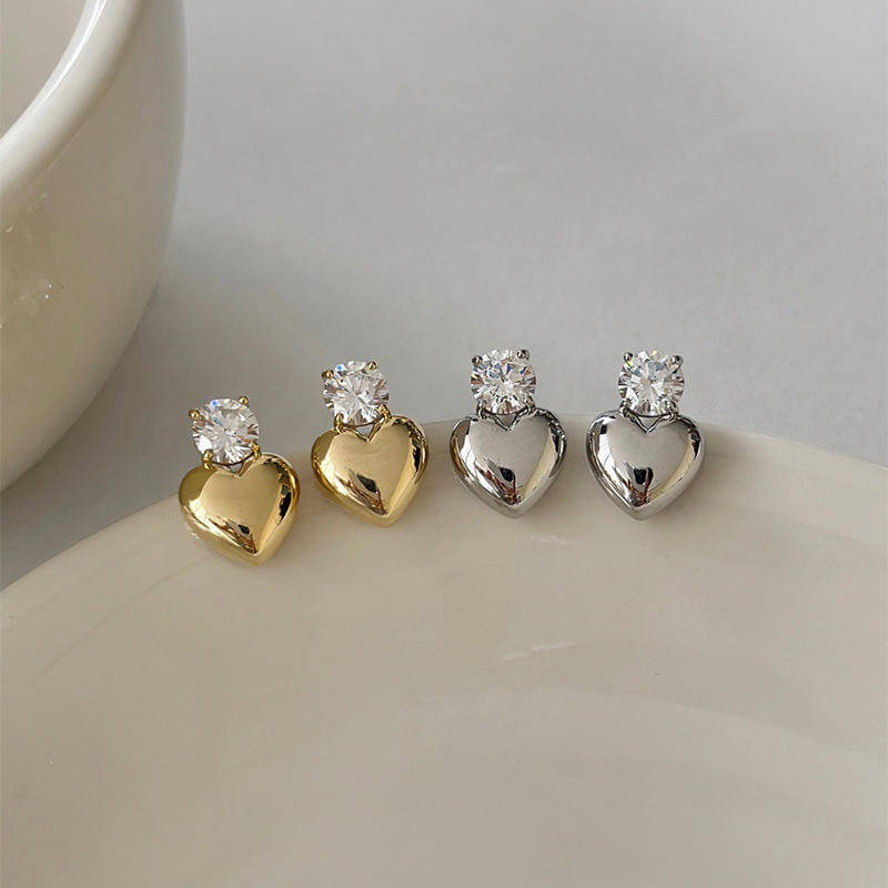     			Buetie Multi Color Stud Earrings ( Pack of 1 )