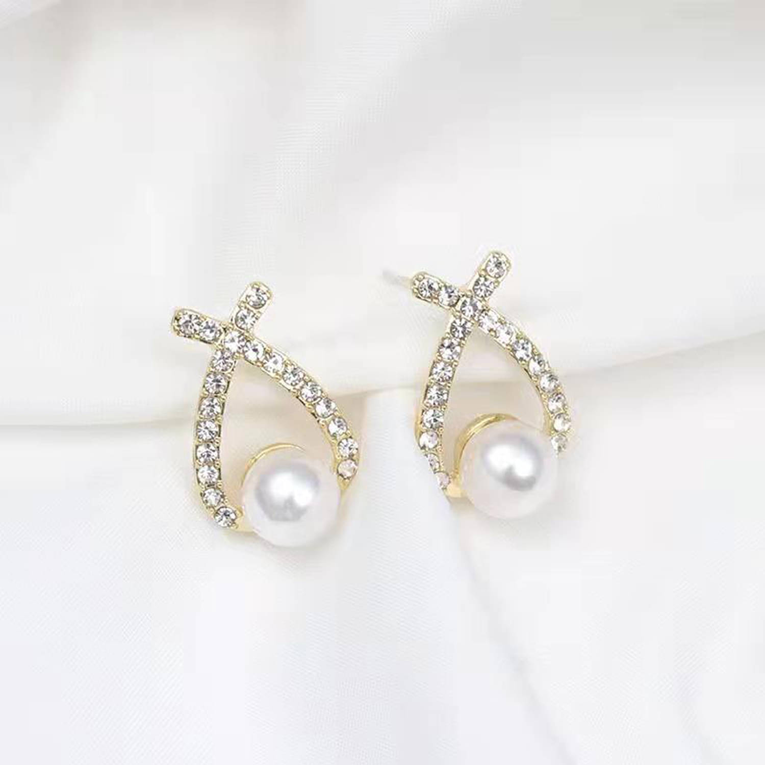     			Buetie White Drop Earrings ( Pack of 1 )