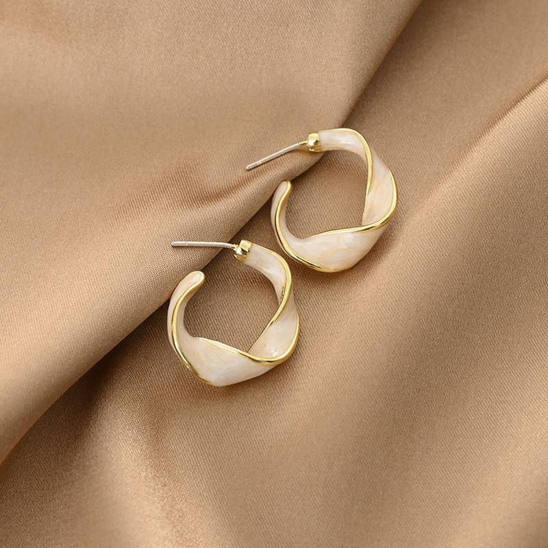     			Buetie White Drop Earrings ( Pack of 1 )