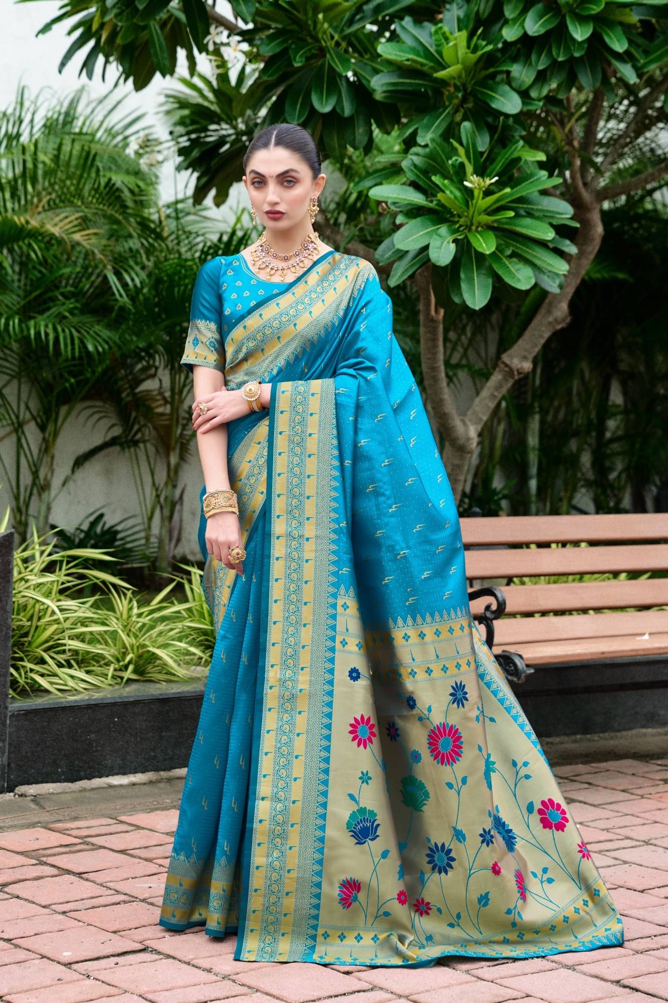     			PANZORA Silk Solid Regular Saree With Unstitched Blouse Piece ( Blue )