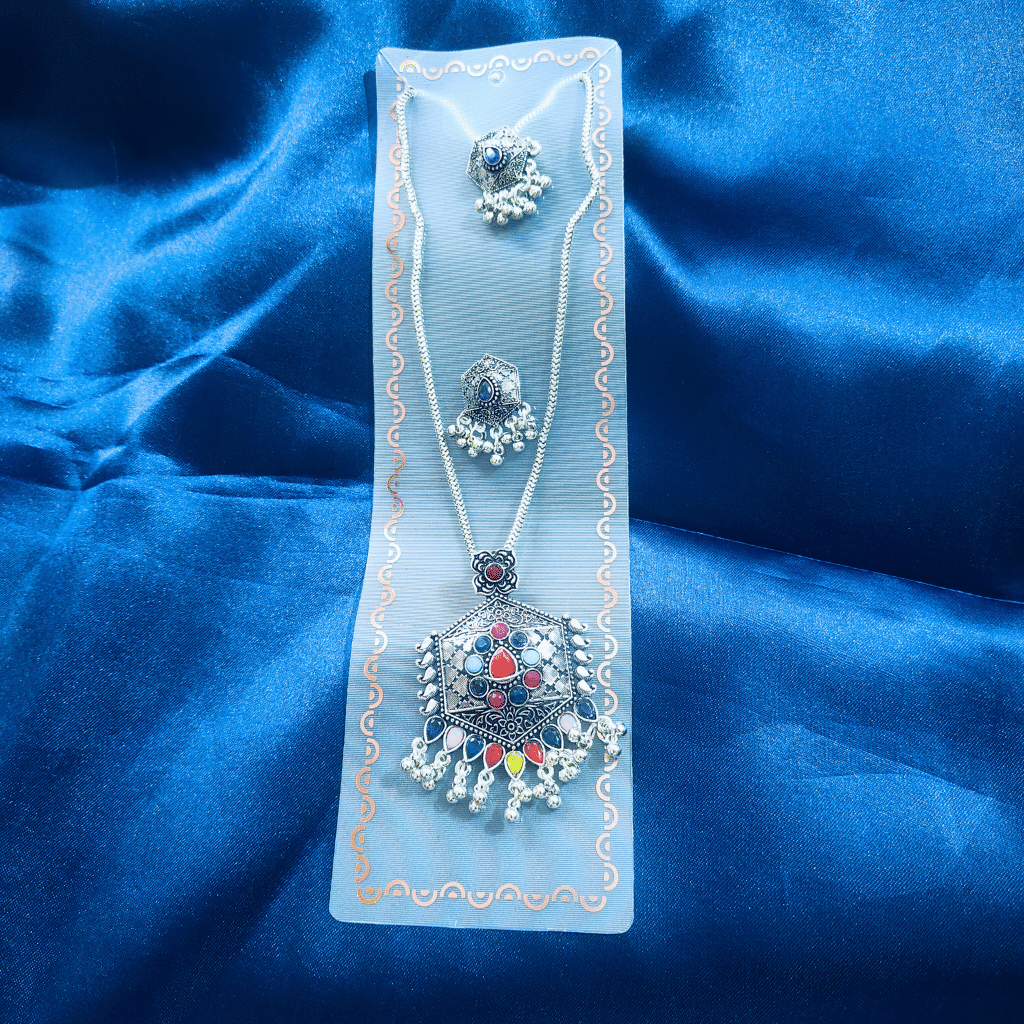     			Praakta Silver Alloy Necklace Set ( Pack of 1 )