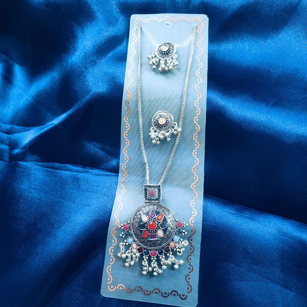     			Praakta Silver Alloy Necklace Set ( Pack of 1 )