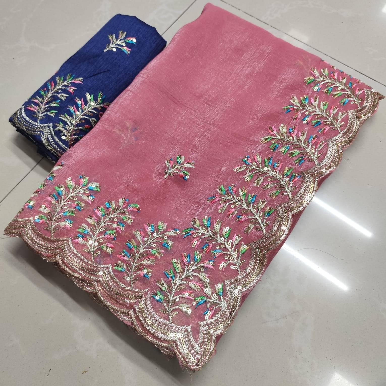     			Avenue Creation Chiffon Embroidered Regular Saree With Unstitched Blouse Piece ( Peach )