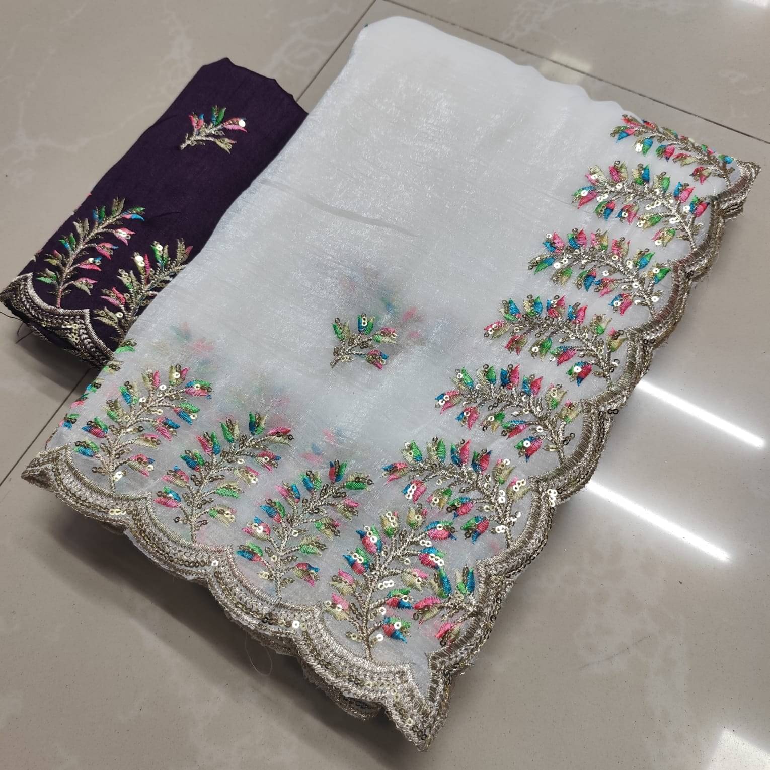     			Avenue Creation Chiffon Embroidered Regular Saree With Unstitched Blouse Piece ( Off White )