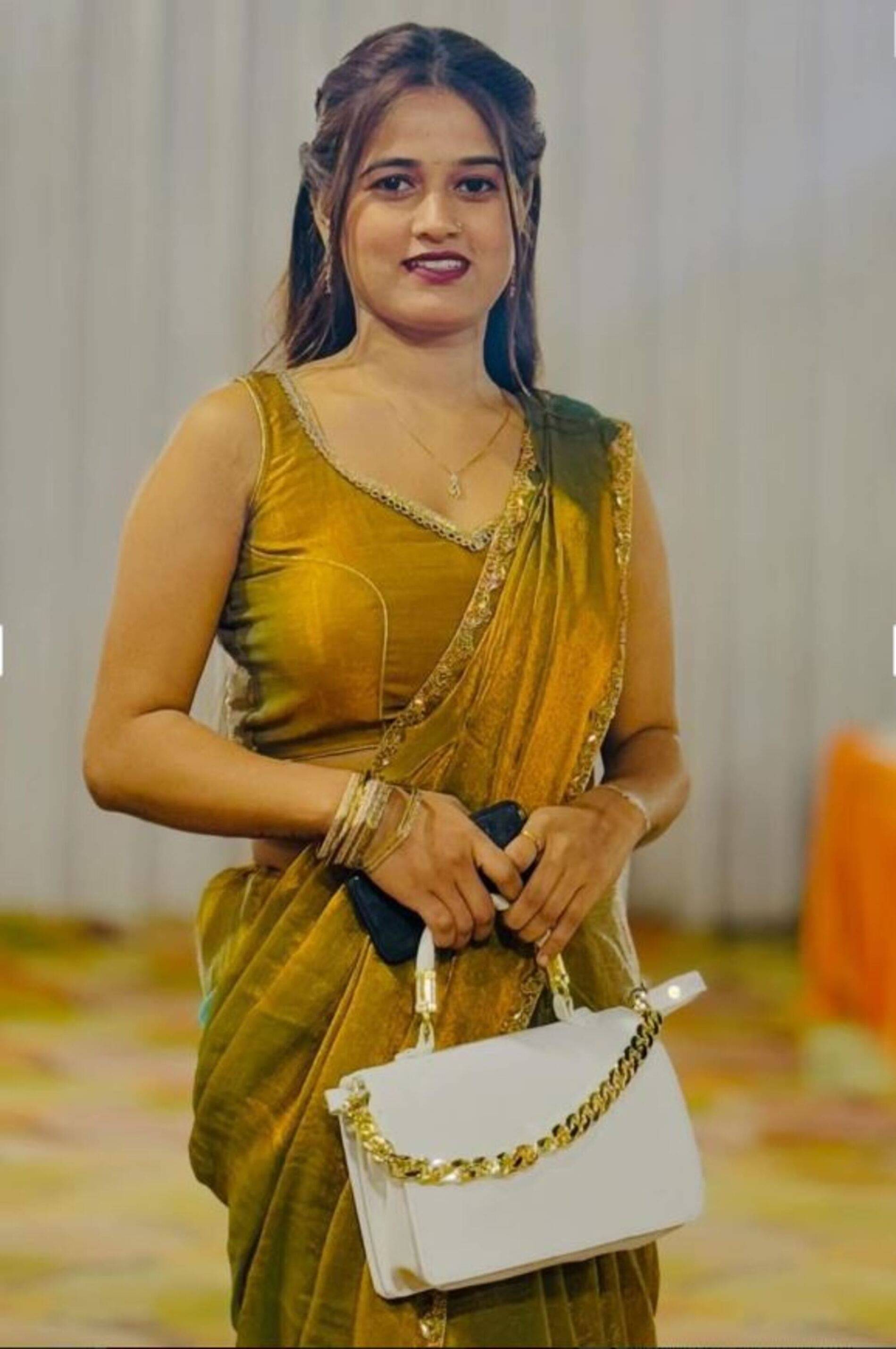 Keyura Jimmy Choo Solid Regular Saree With Unstitched Blouse Piece ( Gold,Rama ) Keyura Jimmy Choo Solid Regular Saree With Unstitched Blouse Piece ( Gold,Rama )
