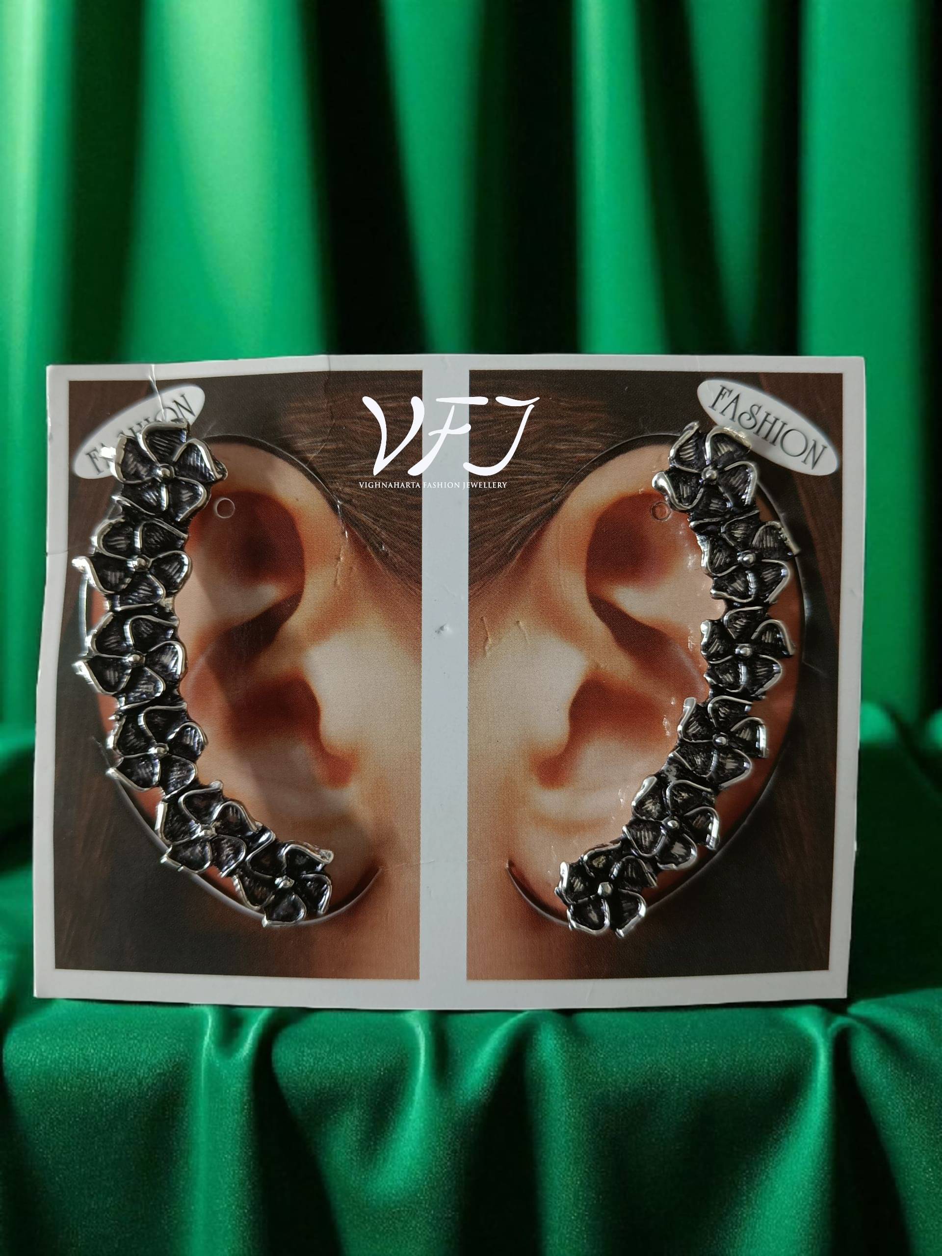     			Vighnaharta Silver EarCuff Earrings ( Pack of 1 )