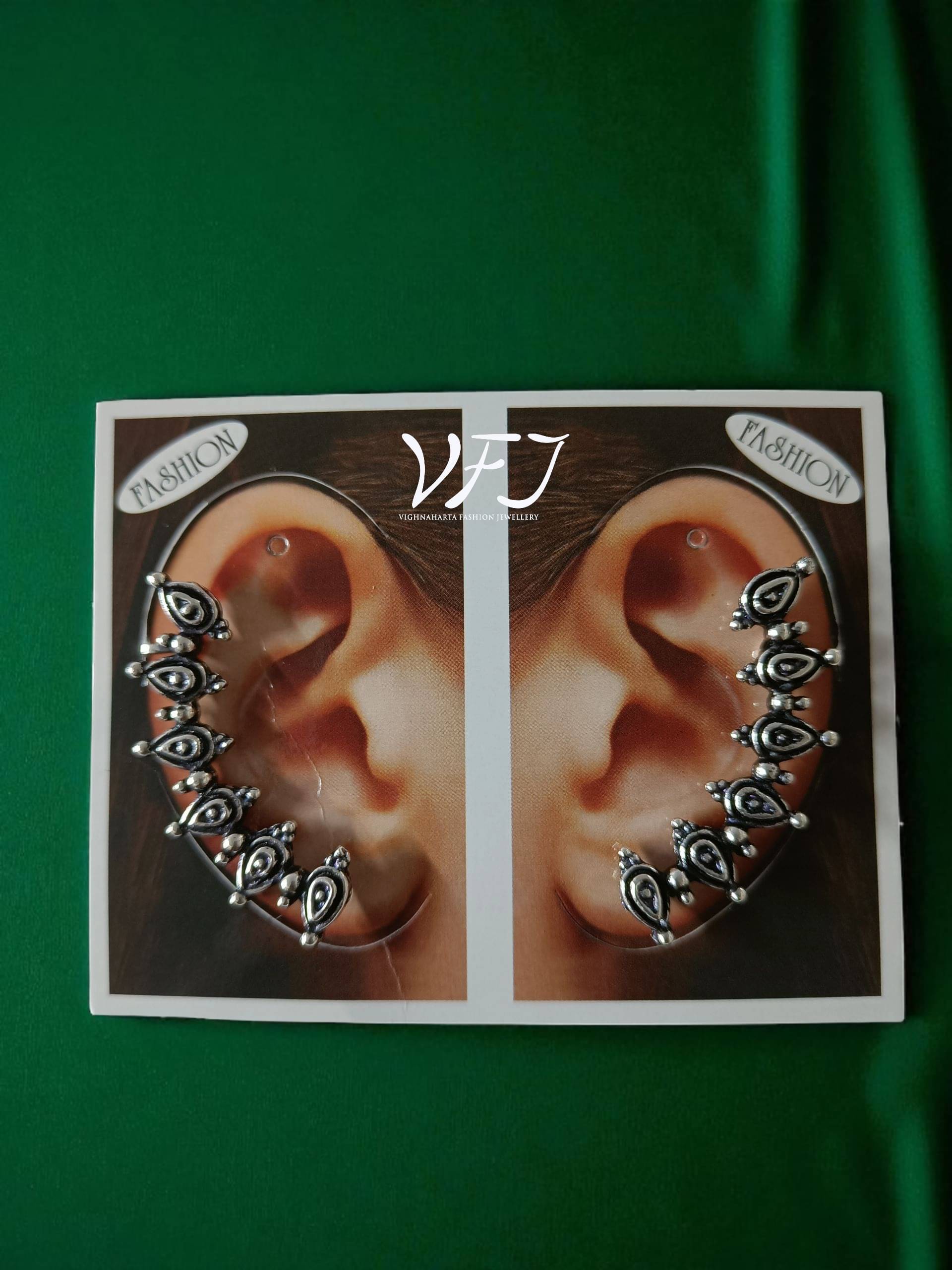     			Vighnaharta Silver EarCuff Earrings ( Pack of 1 )