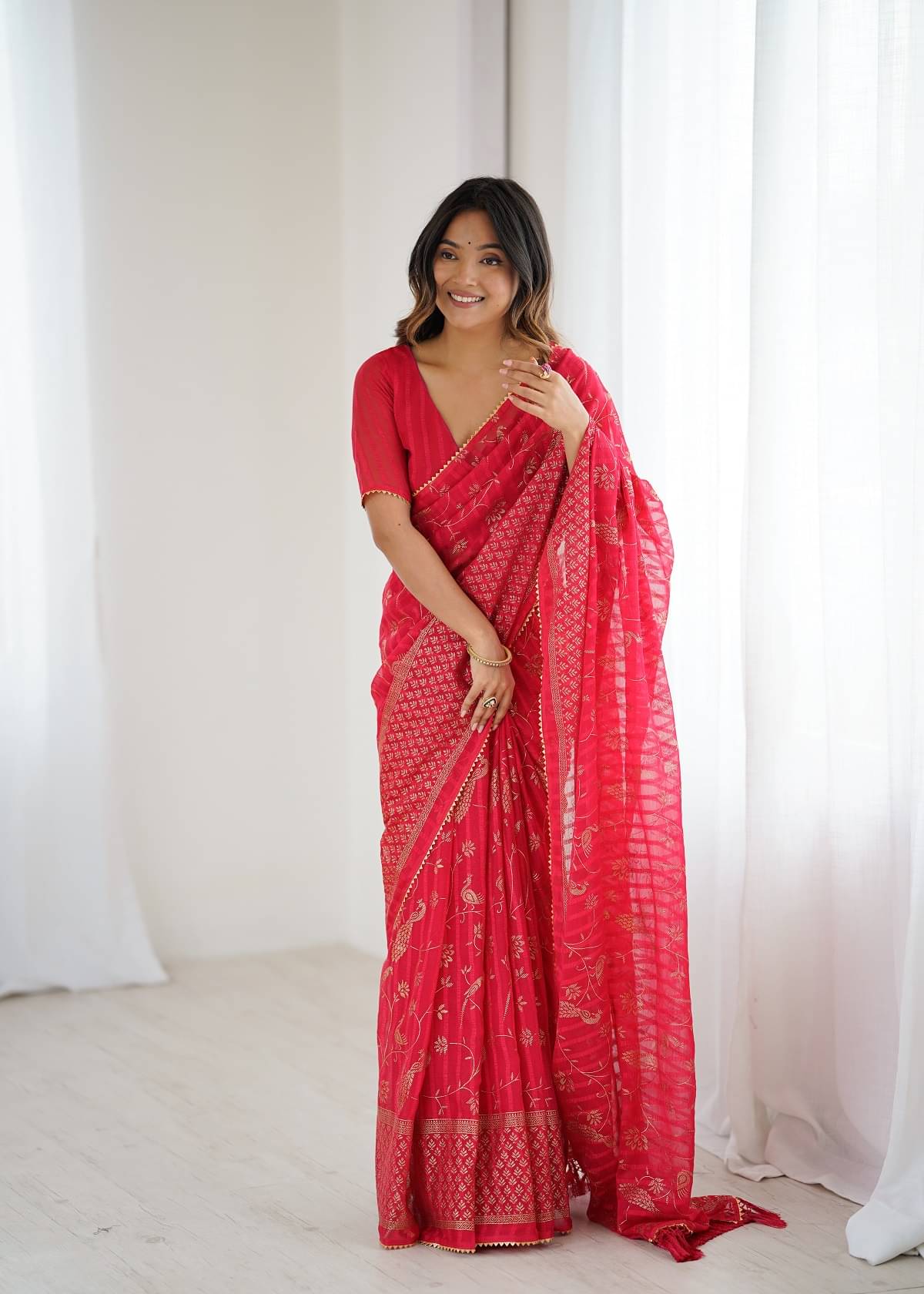 Gazal Fashions Georgette Printed Regular Saree With Unstitched Blouse Piece ( Red ) Gazal Fashions Georgette Printed Regular Saree With Unstitched Blouse Piece ( Red )