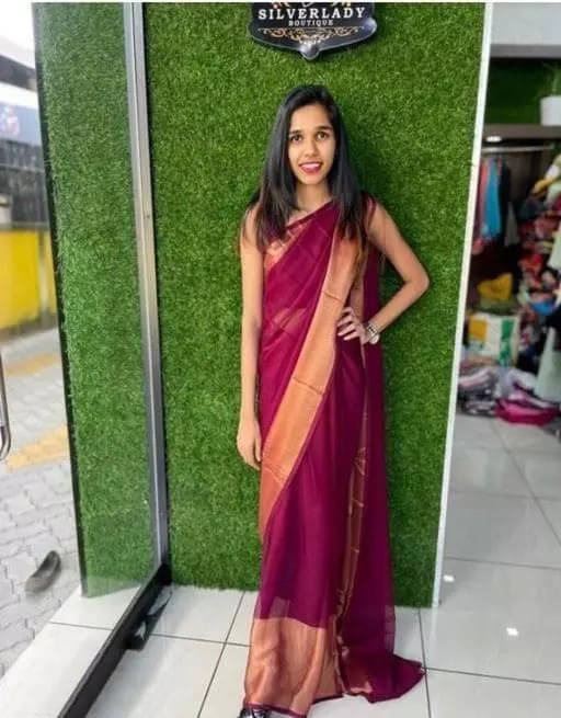     			VRAGI Chiffon Embellished Regular Saree With Unstitched Blouse Piece ( Maroon )