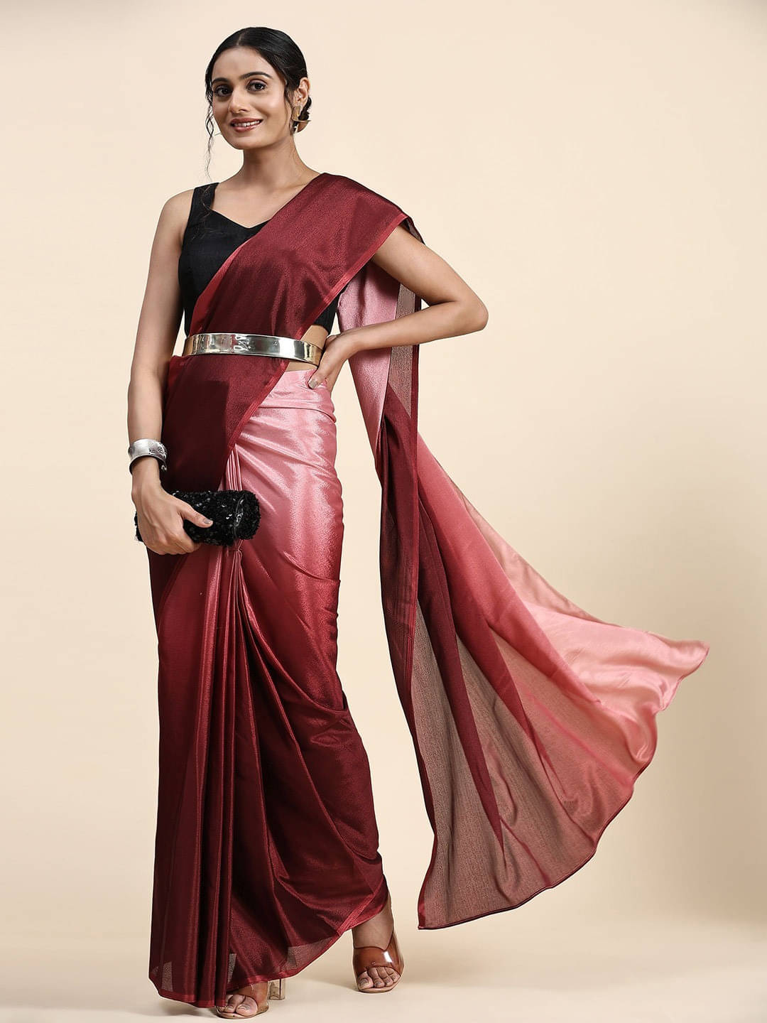     			VRAGI Chiffon Solid Regular Saree With Unstitched Blouse Piece ( Maroon )