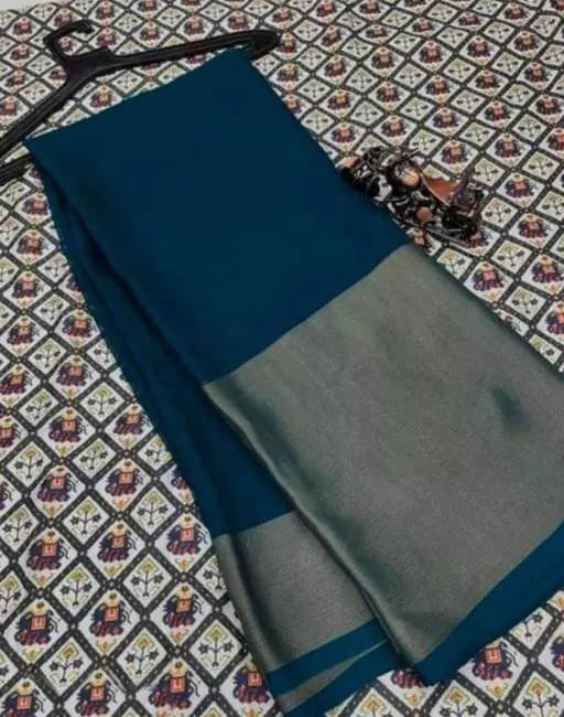 VRAGI Chiffon Solid Regular Saree With Unstitched Blouse Piece ( Multicolor ) VRAGI Chiffon Solid Regular Saree With Unstitched Blouse Piece ( Multicolor )
