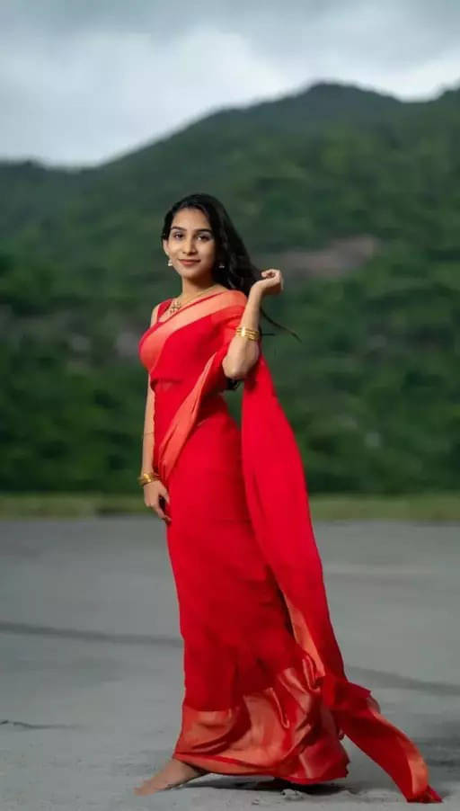     			VRAGI Chiffon Solid Regular Saree With Unstitched Blouse Piece ( Red )