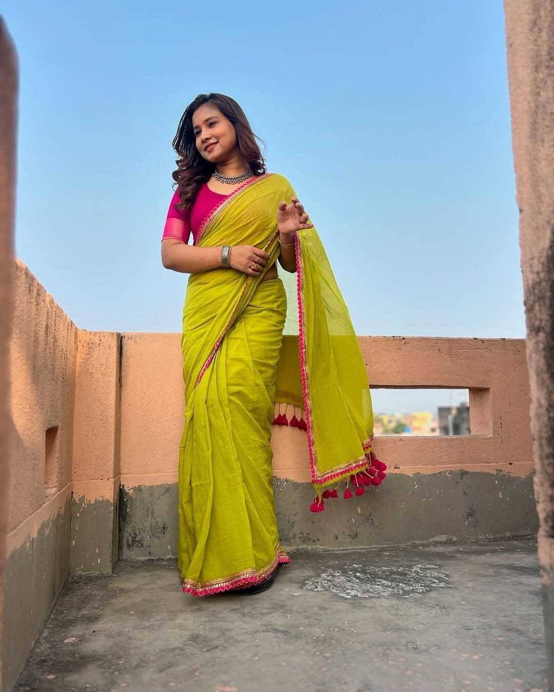 VRAGI Georgette Solid Regular Saree With Unstitched Blouse Piece ( Light Green ) VRAGI Georgette Solid Regular Saree With Unstitched Blouse Piece ( Light Green )