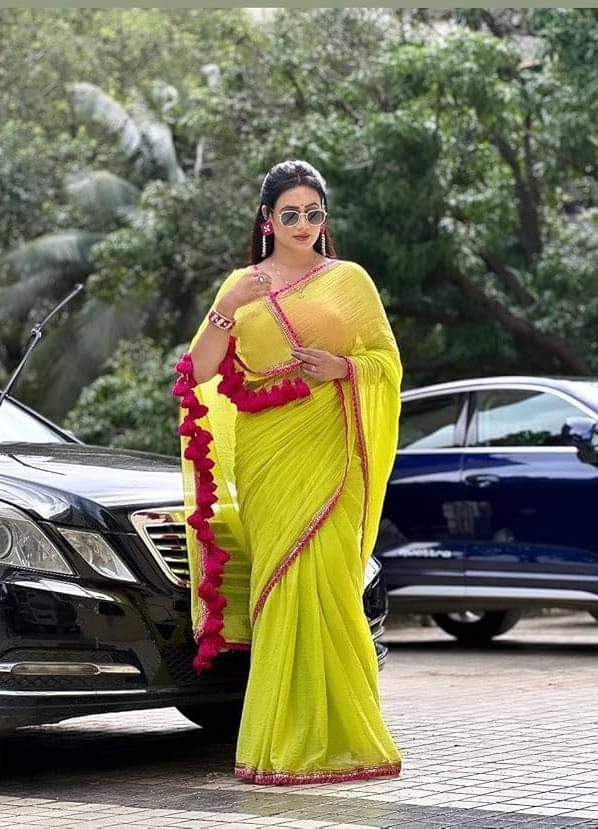 VRAGI Georgette Solid Regular Saree With Unstitched Blouse Piece ( Green ) VRAGI Georgette Solid Regular Saree With Unstitched Blouse Piece ( Green )
